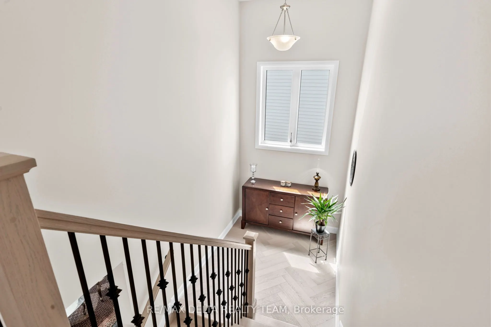 820 MERCIER Crescent