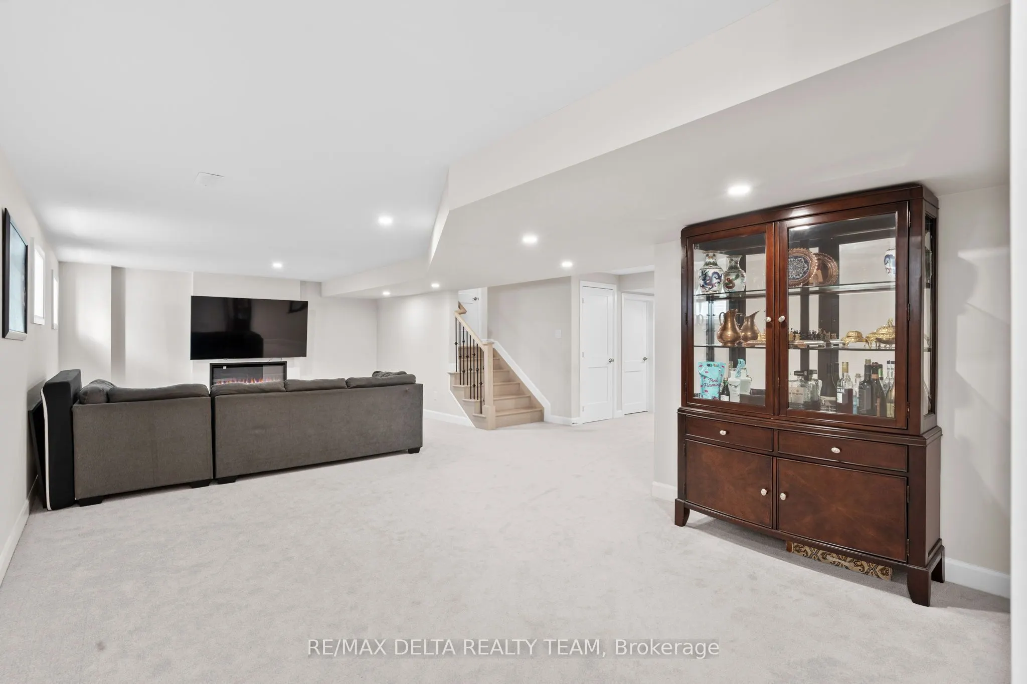 820 MERCIER Crescent
