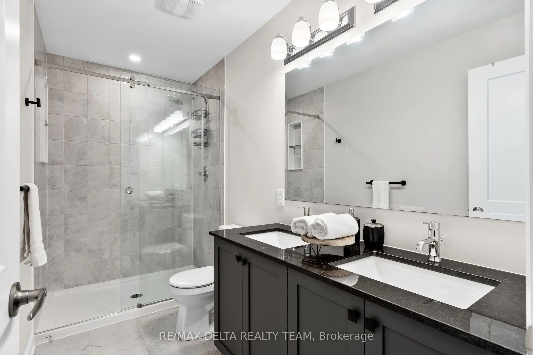 820 MERCIER Crescent