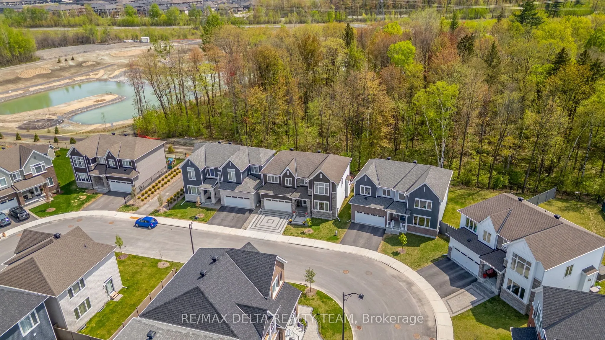 820 MERCIER Crescent