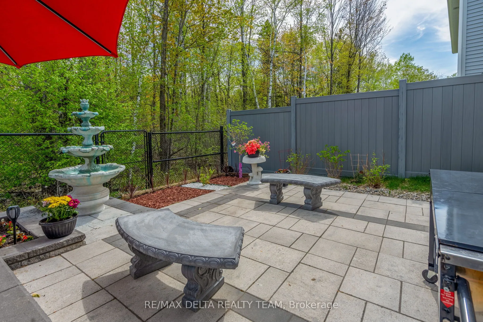 820 MERCIER Crescent