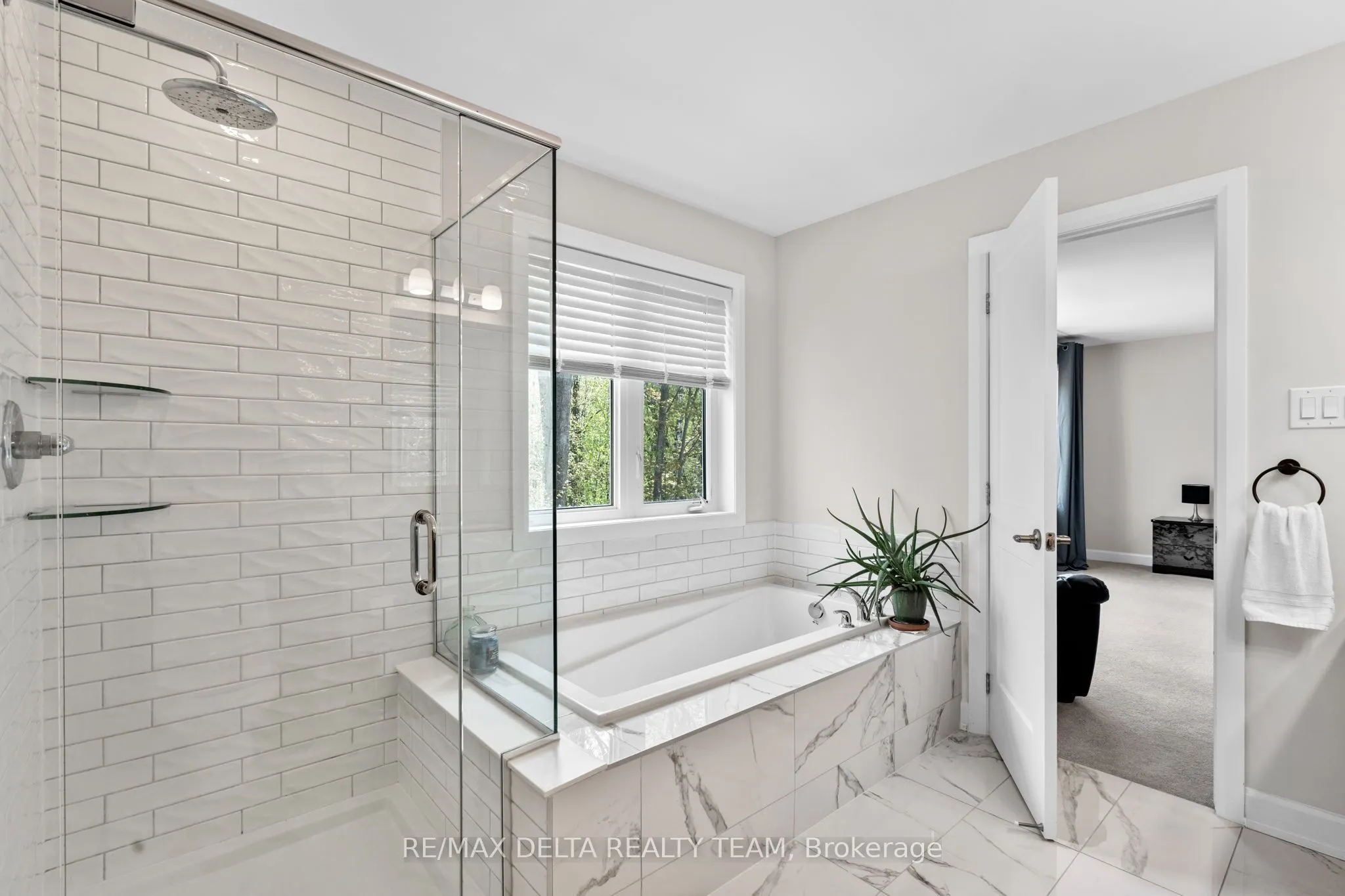 820 MERCIER Crescent