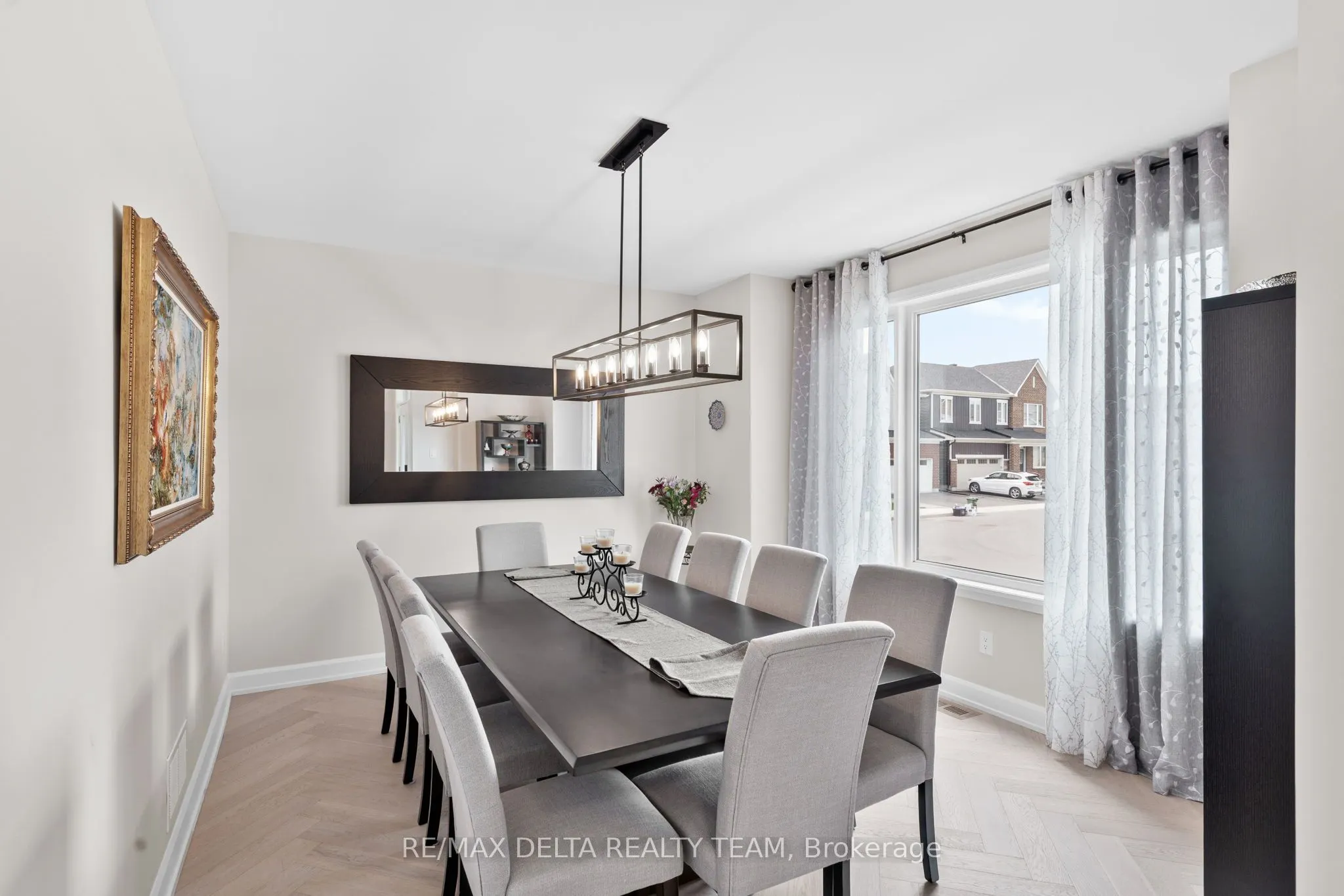 820 MERCIER Crescent