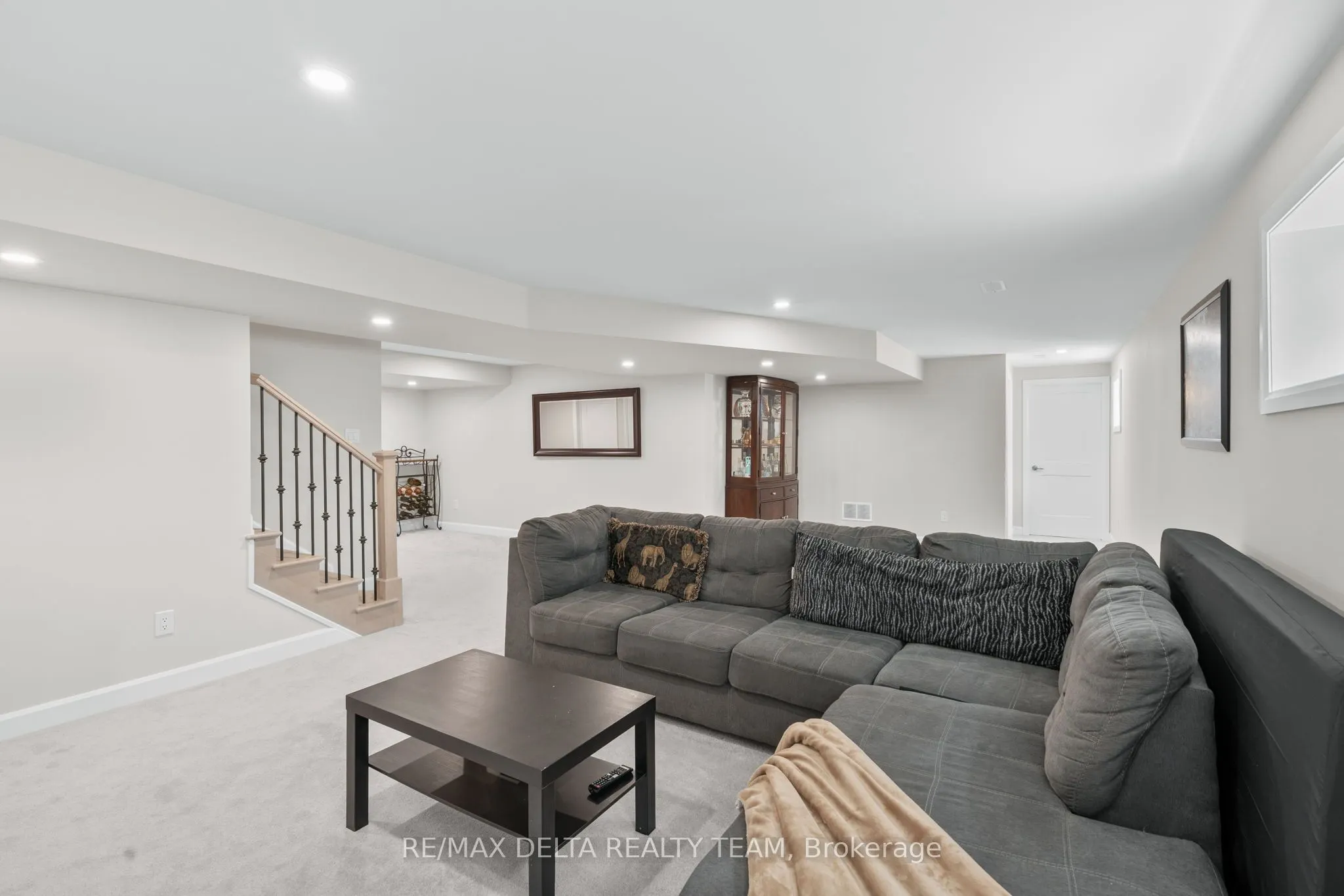 820 MERCIER Crescent