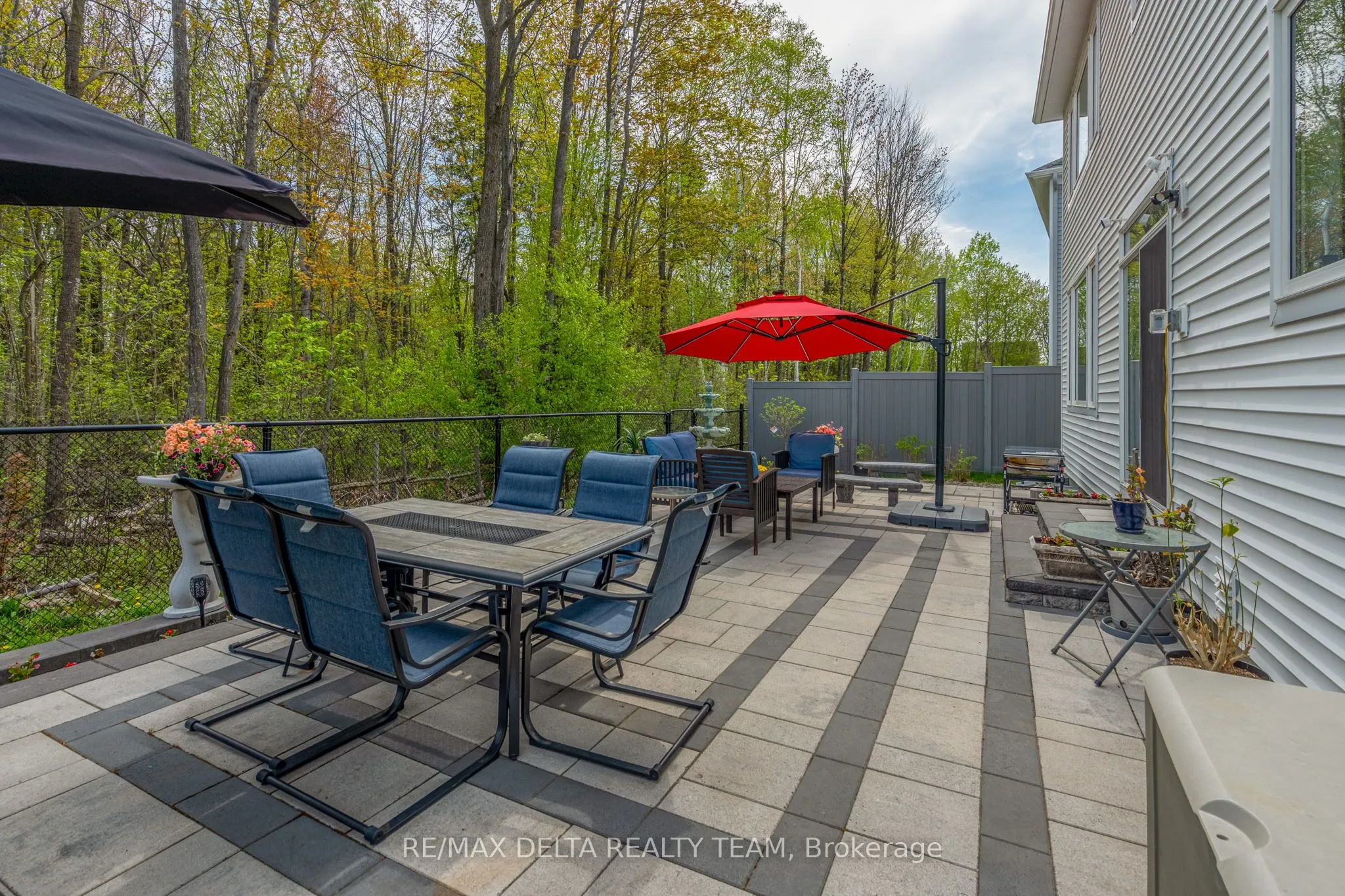 820 MERCIER Crescent