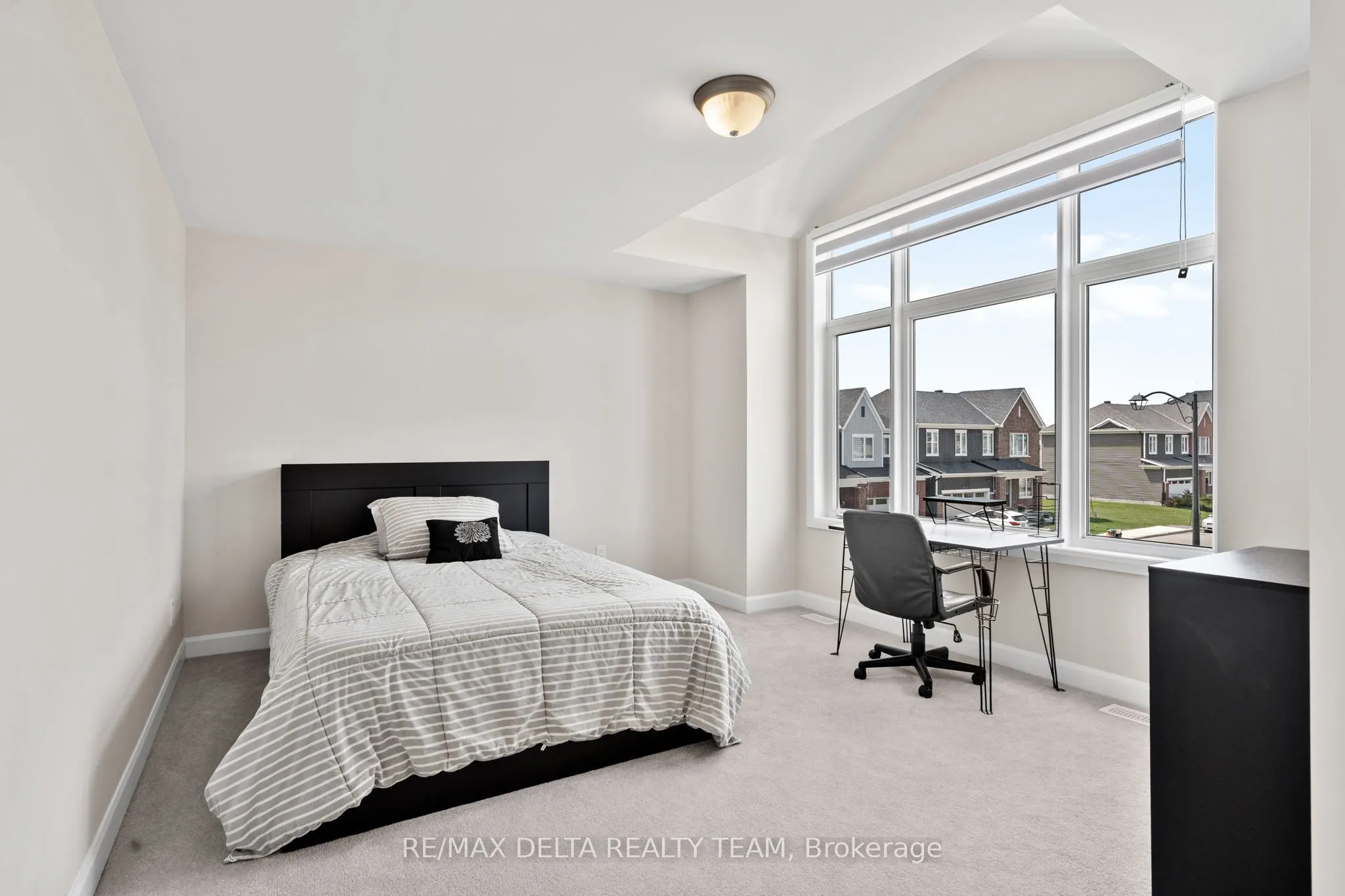 820 MERCIER Crescent