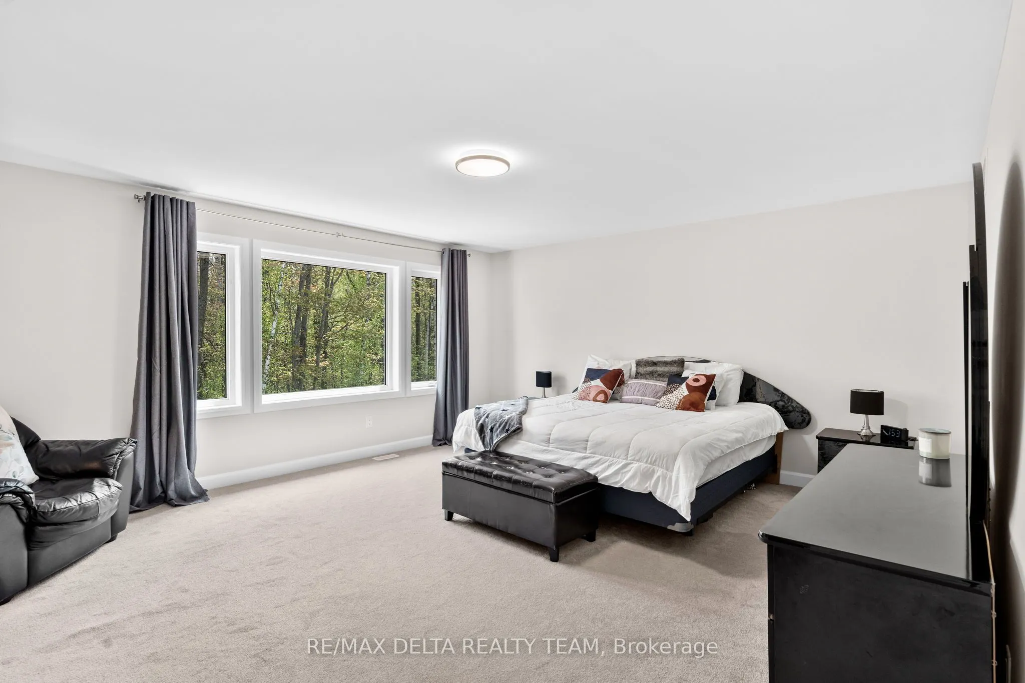 820 MERCIER Crescent