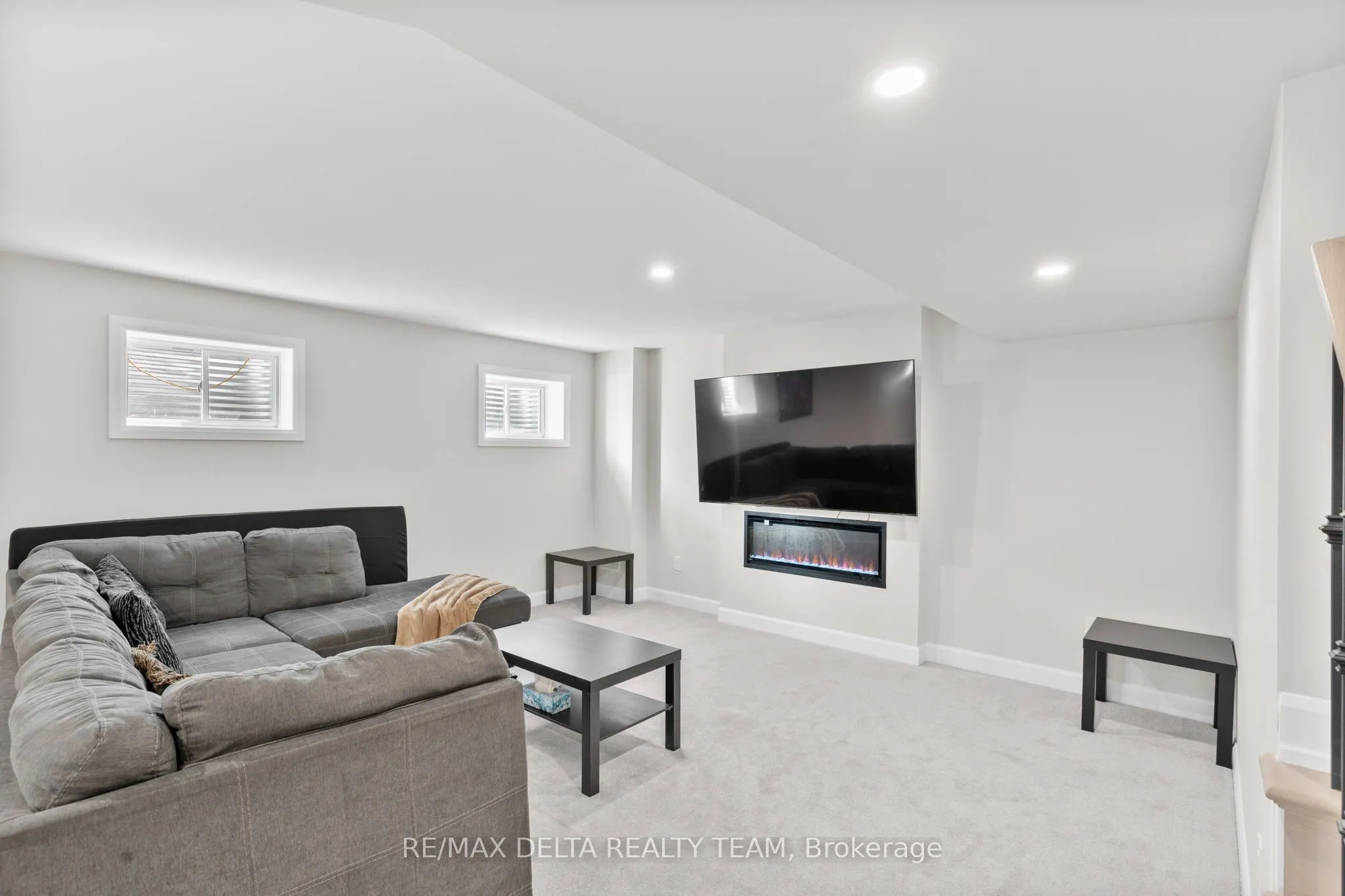 820 MERCIER Crescent