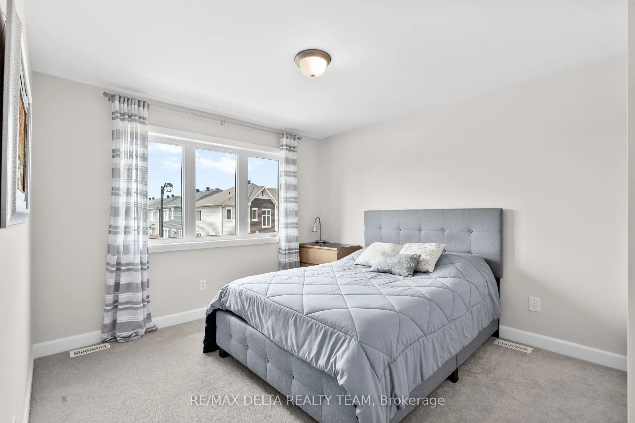 820 MERCIER Crescent