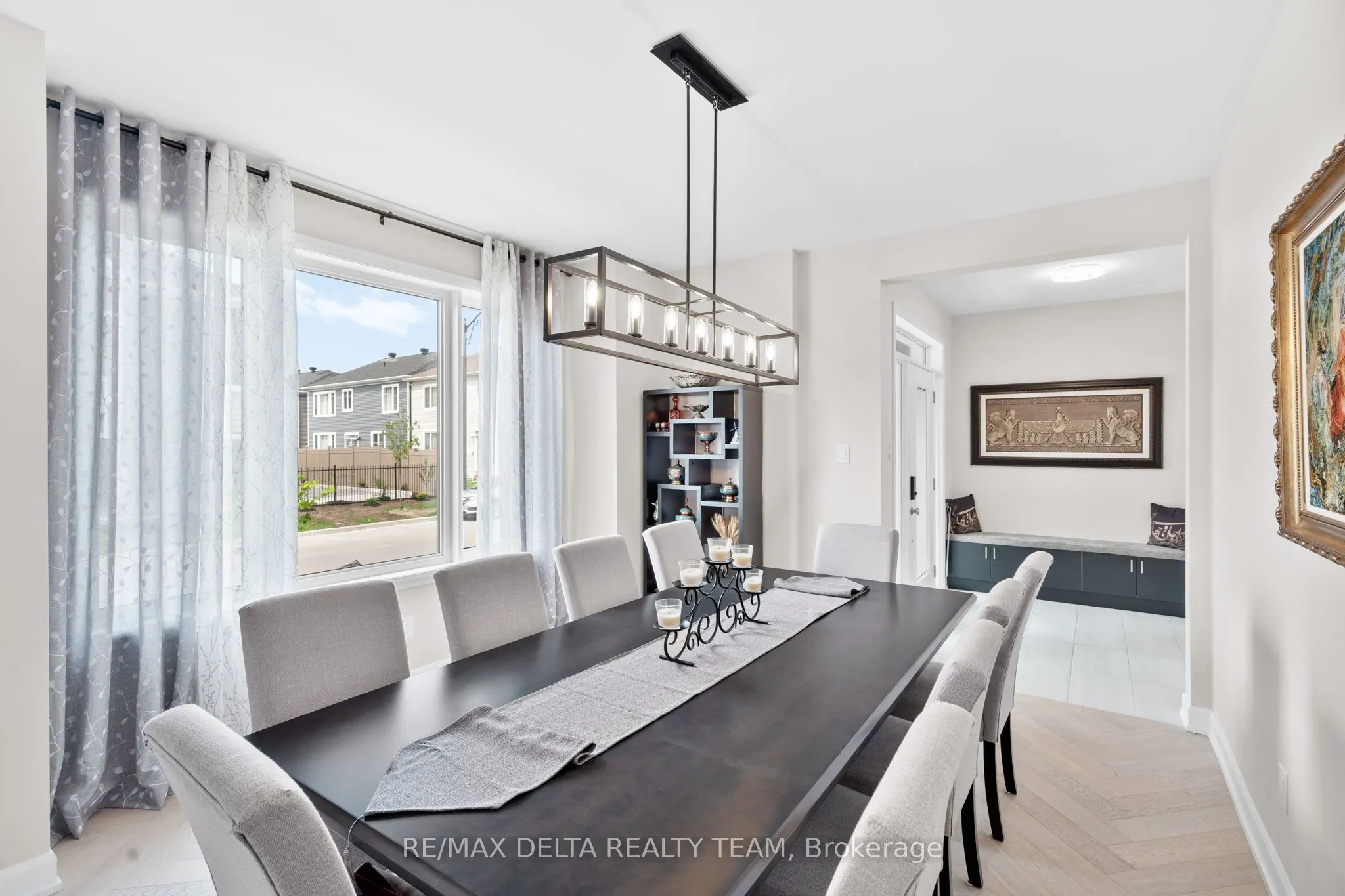 820 MERCIER Crescent
