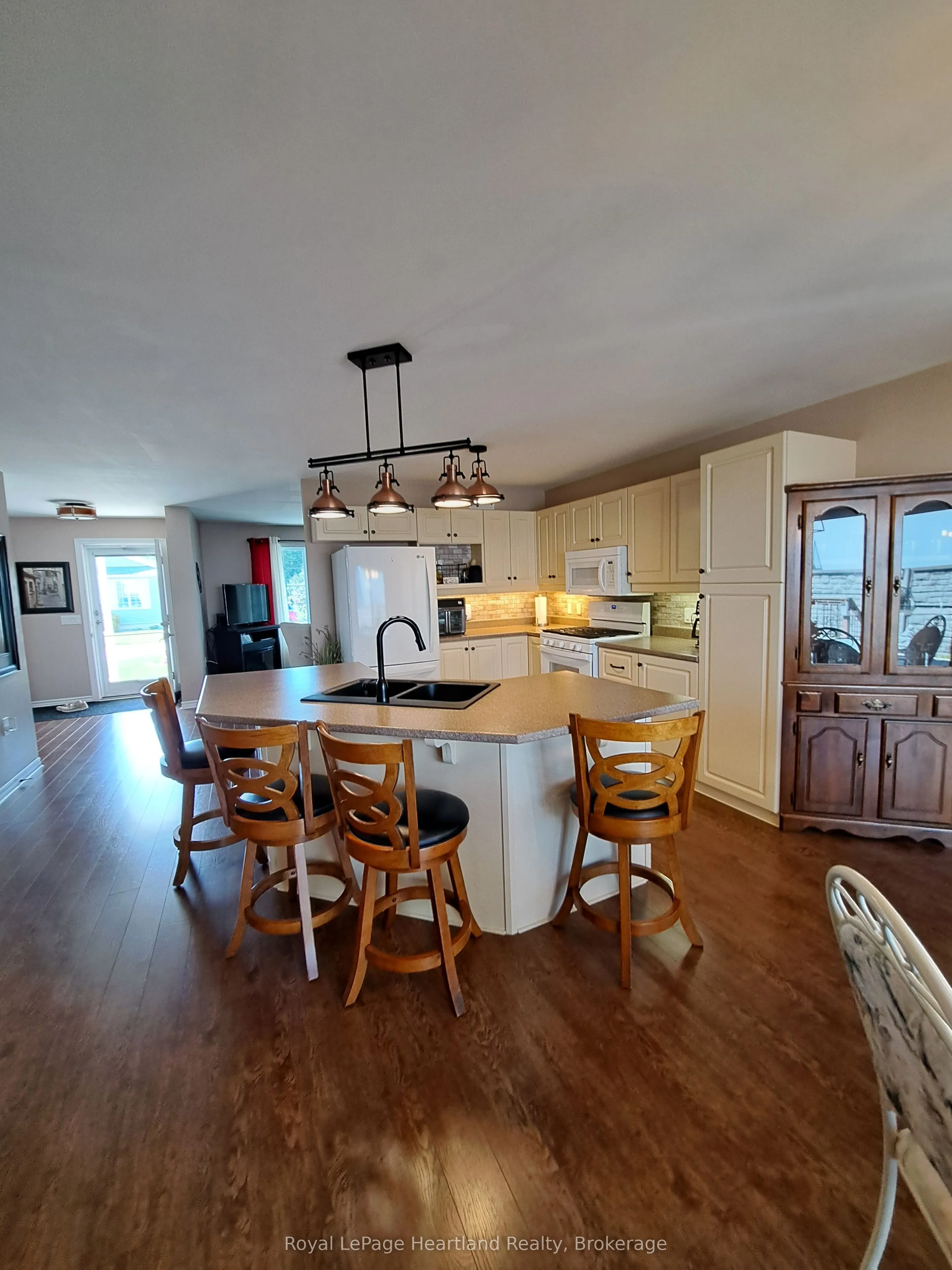 460 Richard Crescent, #0