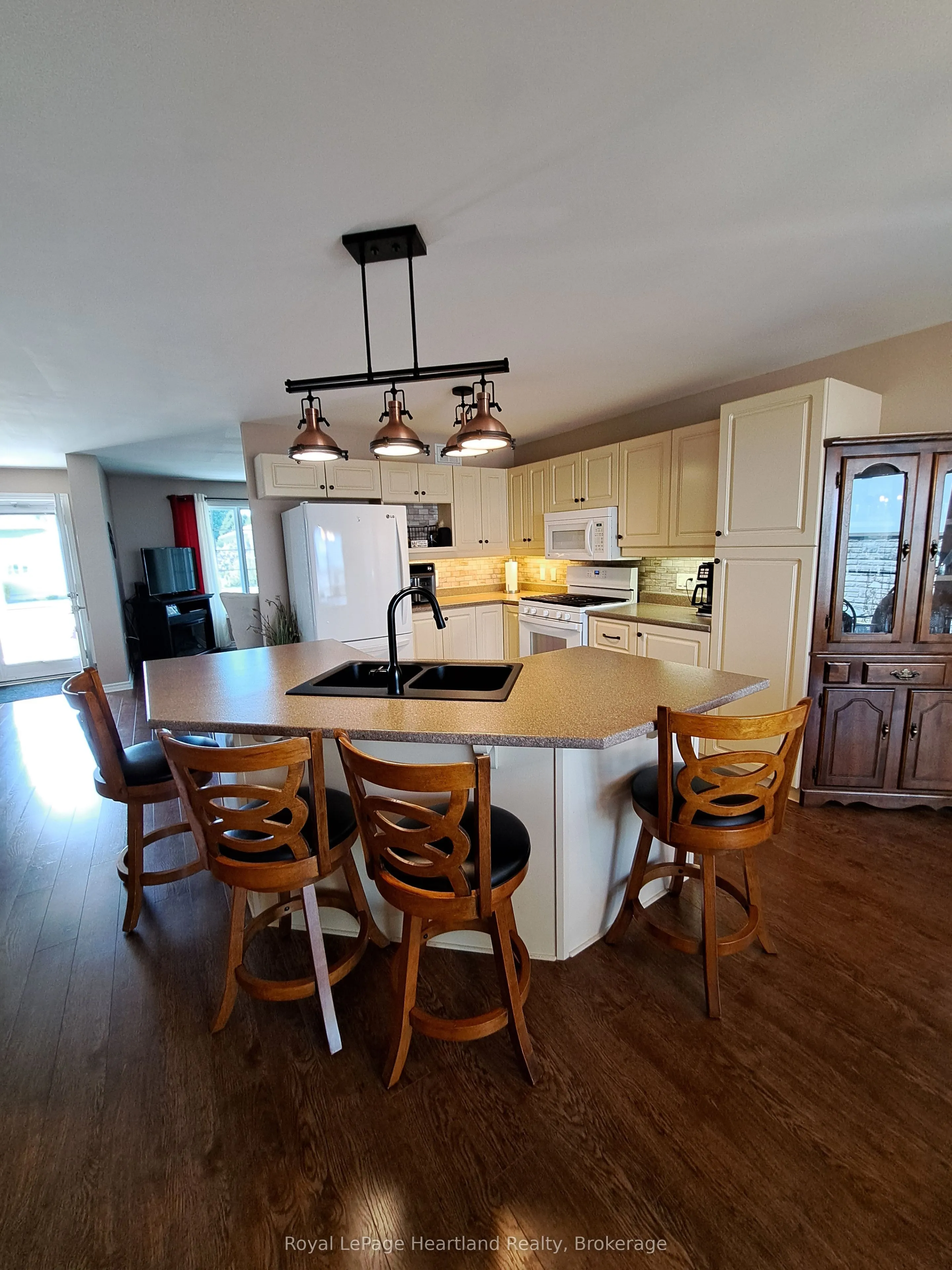 460 Richard Crescent, #0