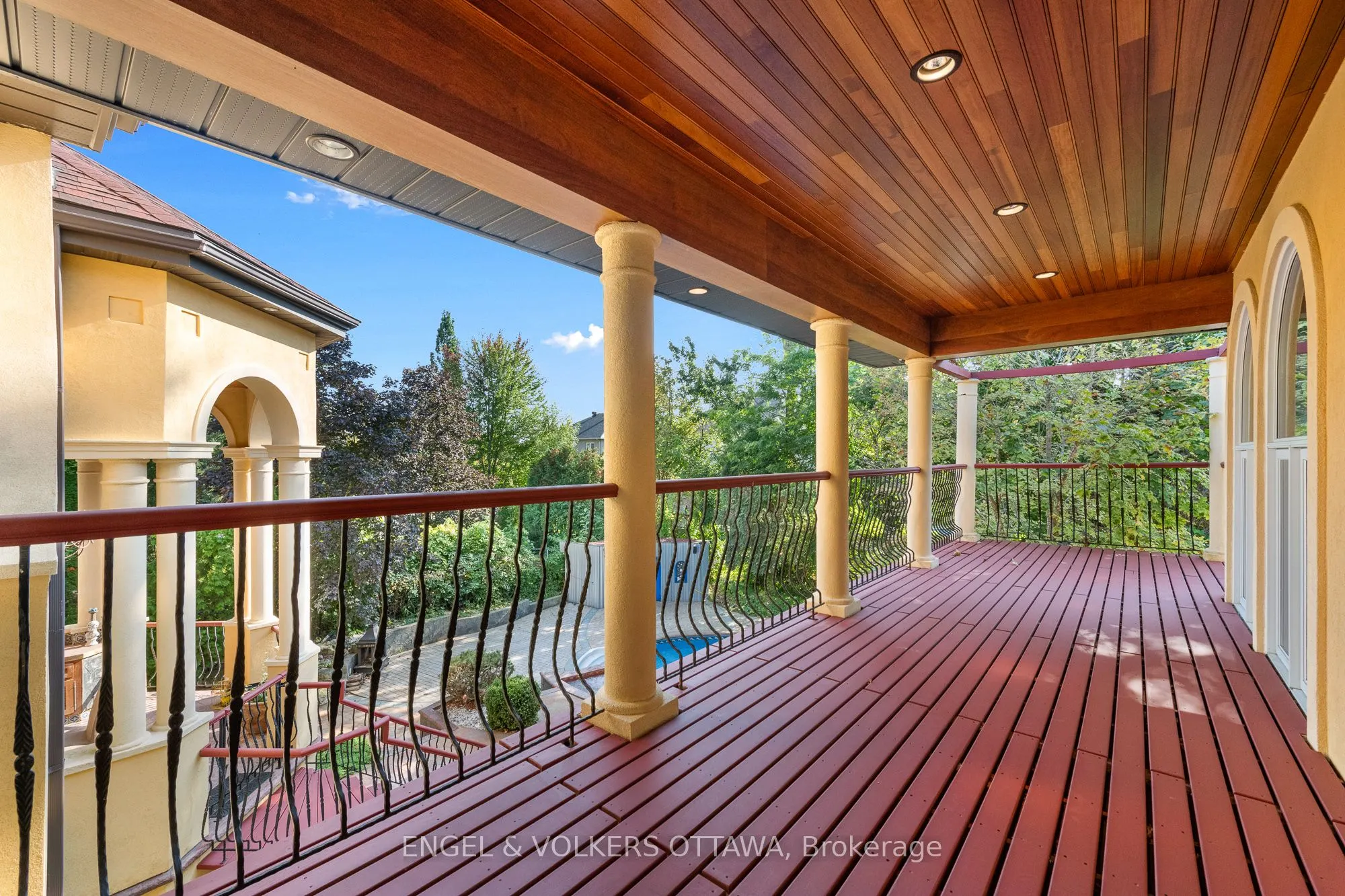 6 Cypress Gardens