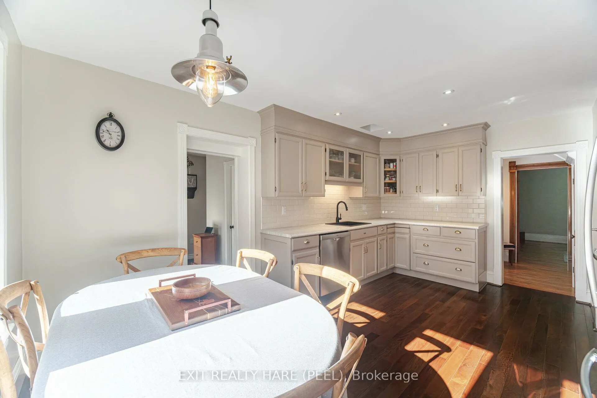 51 Osprey Street S