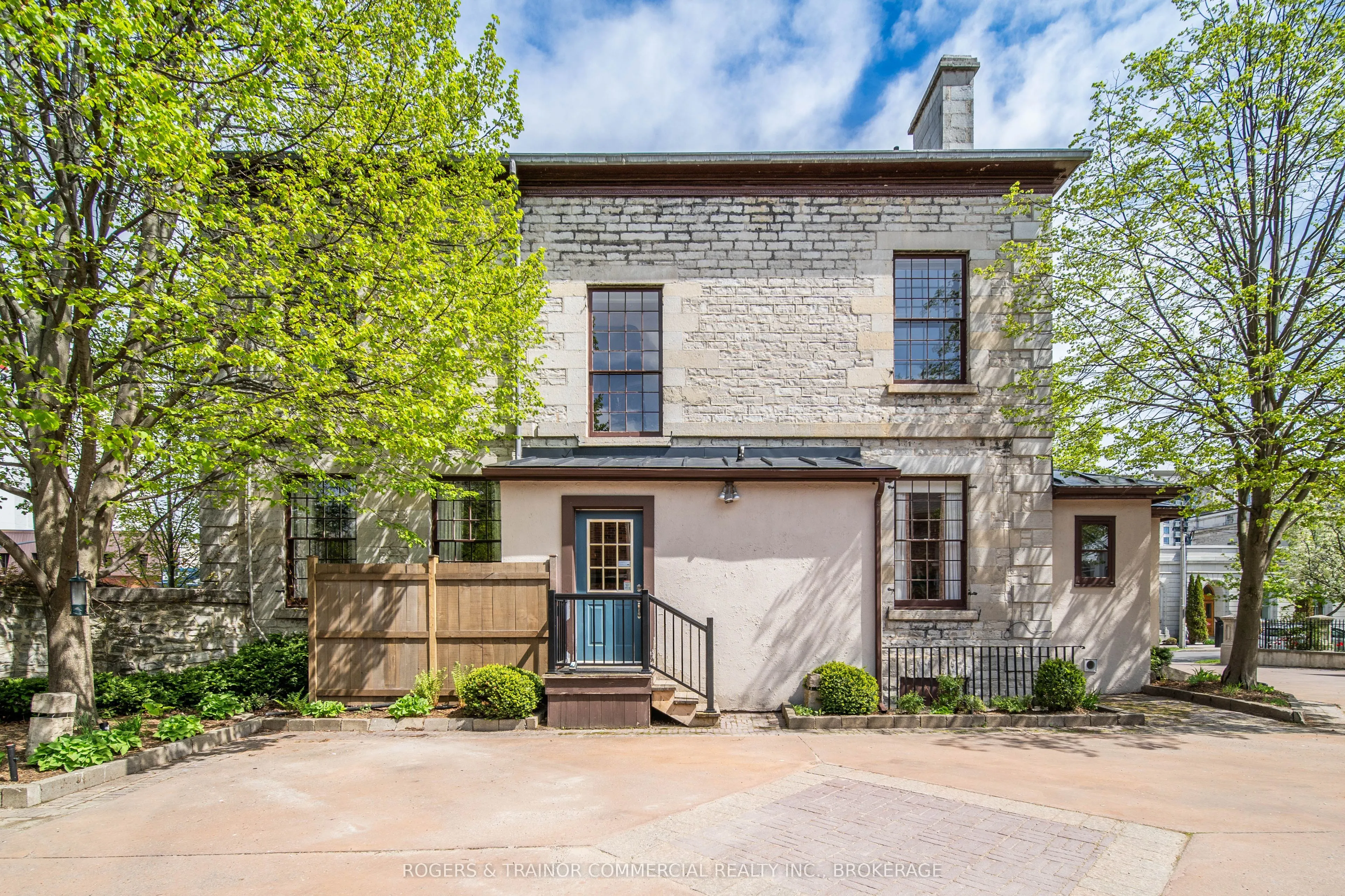 264 King Street E
