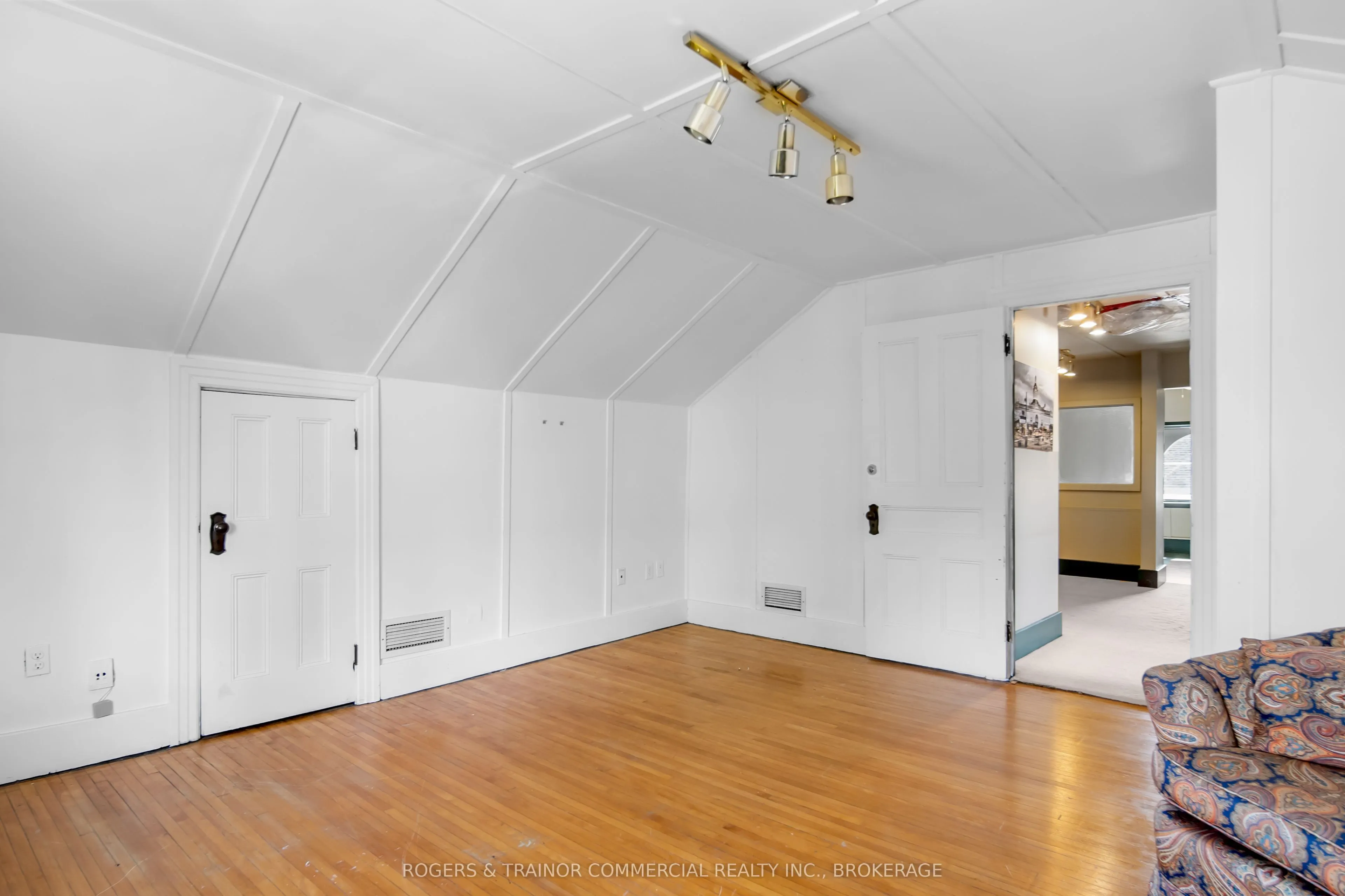 264 King Street E