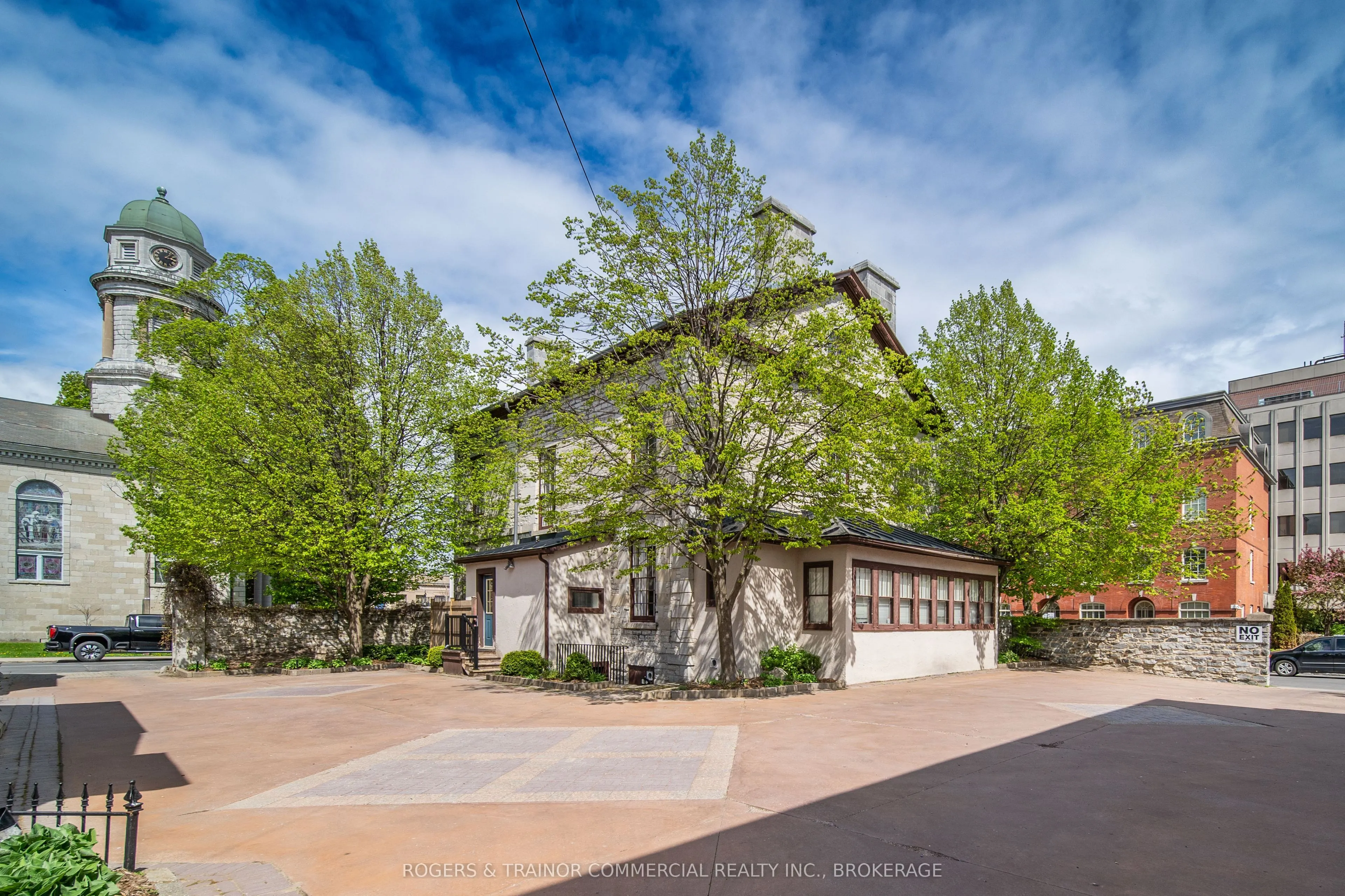 264 King Street E