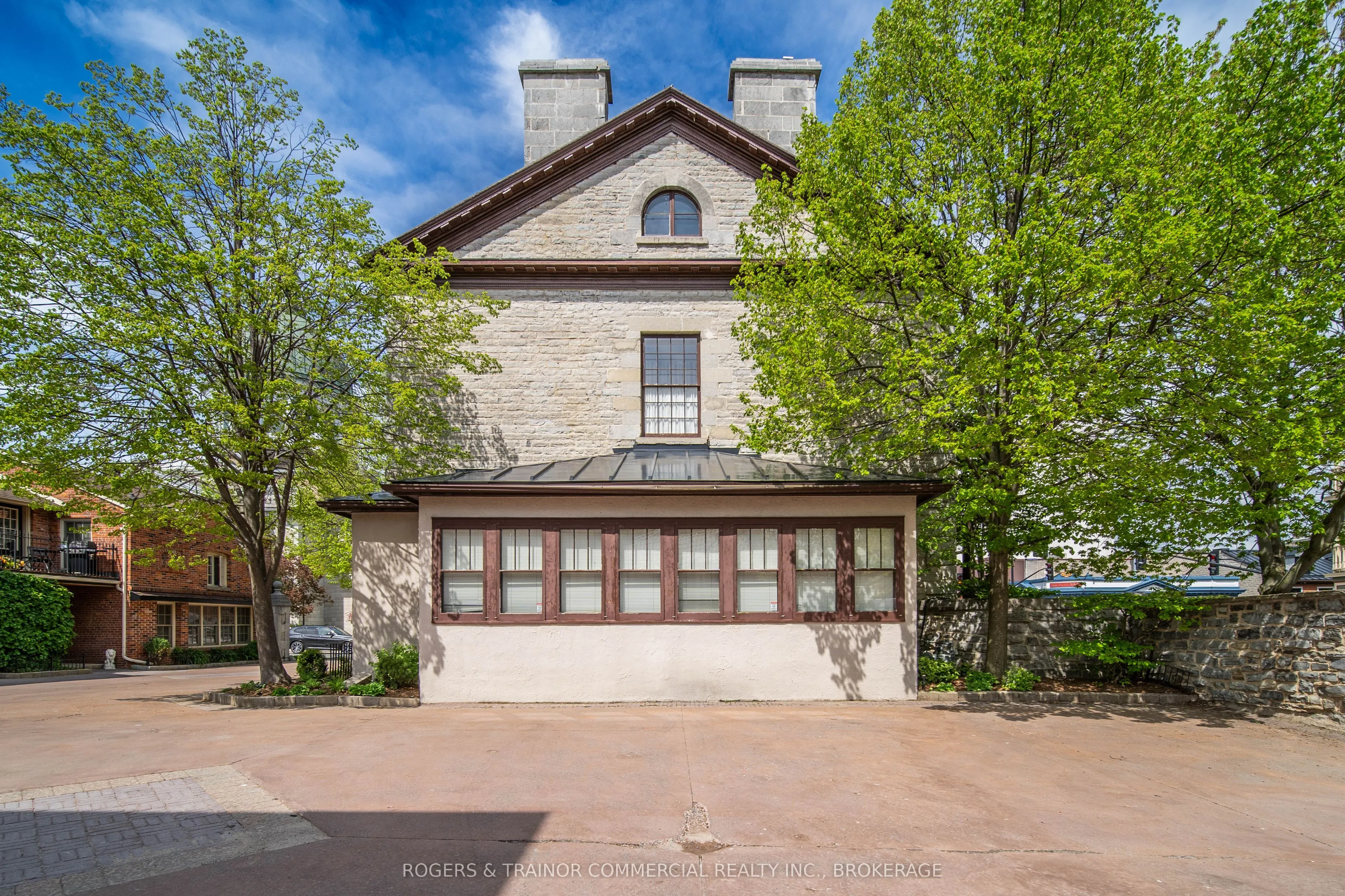264 King Street E