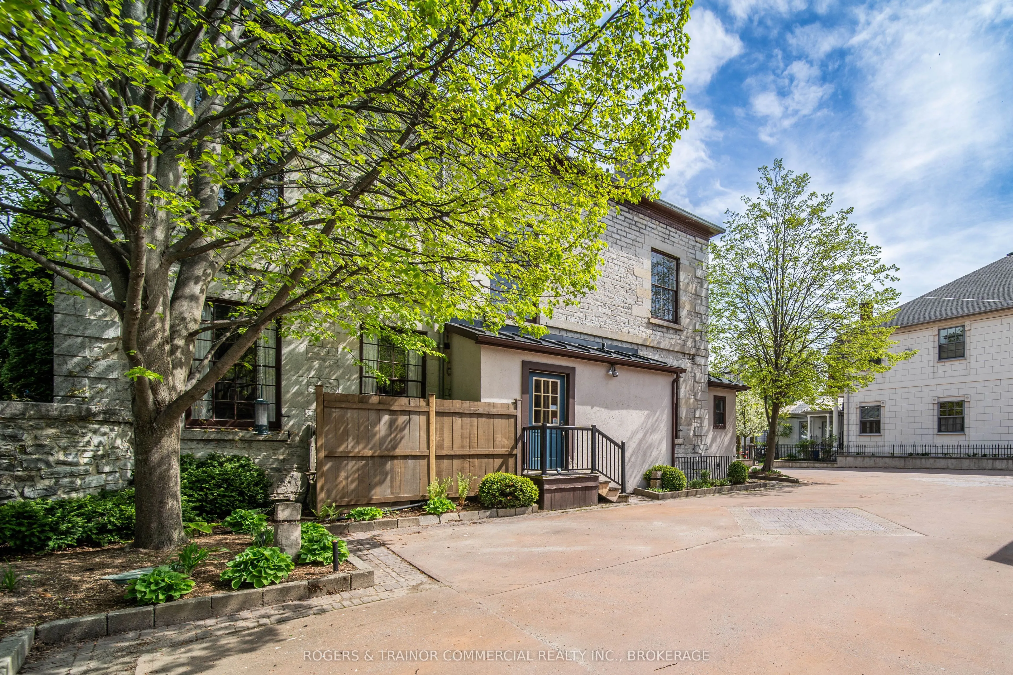 264 King Street E