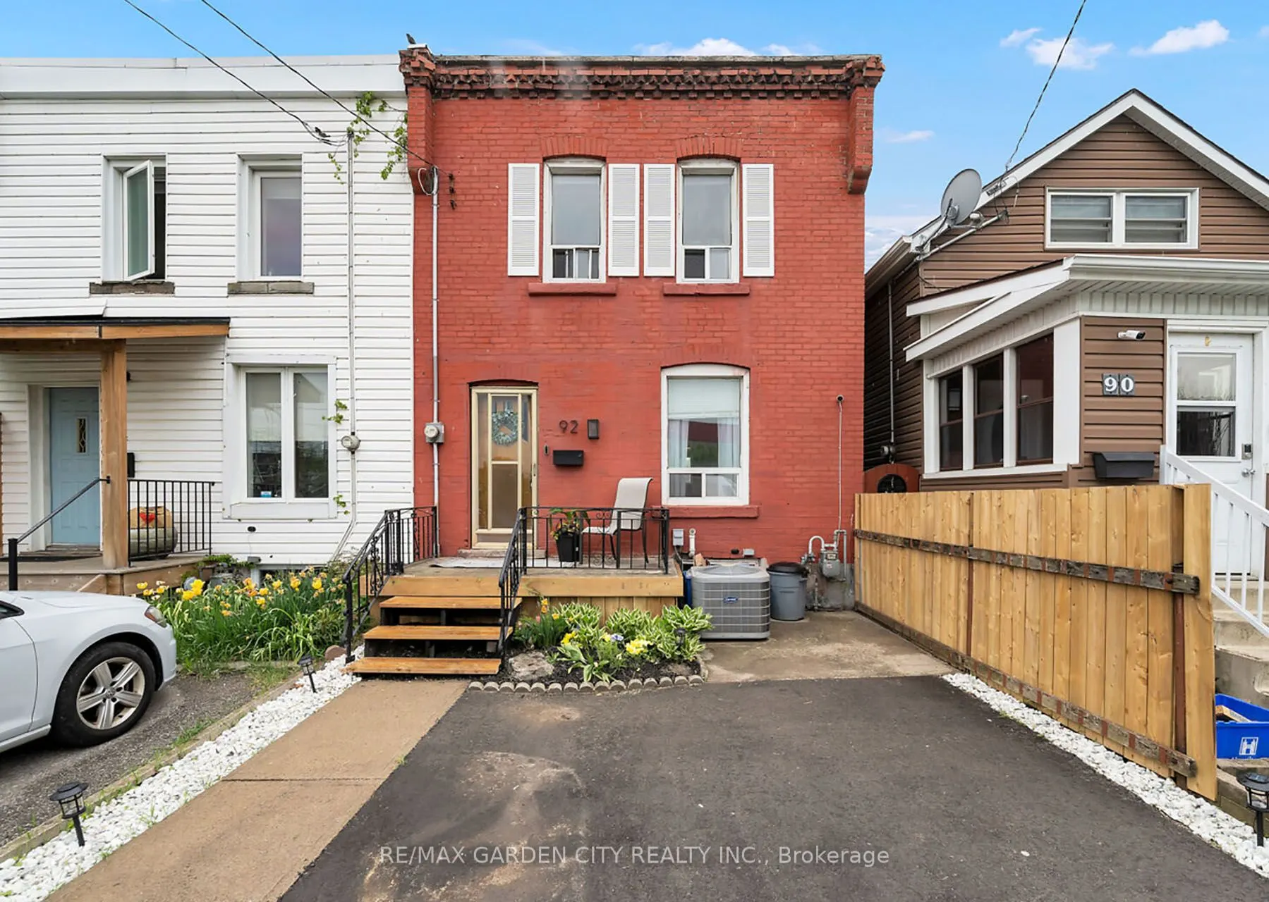 92 GLENDALE Avenue N