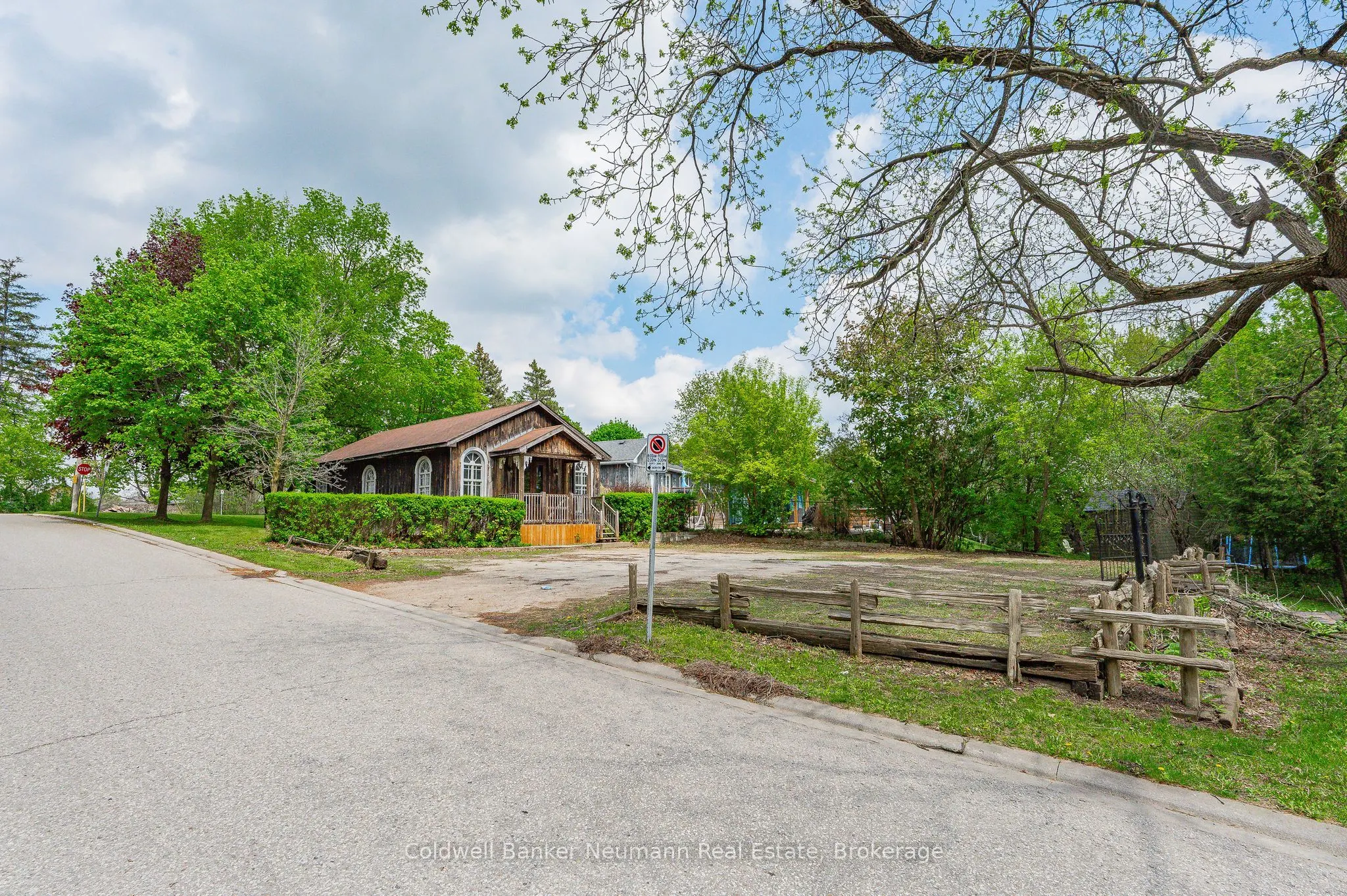 52 Brock Road S