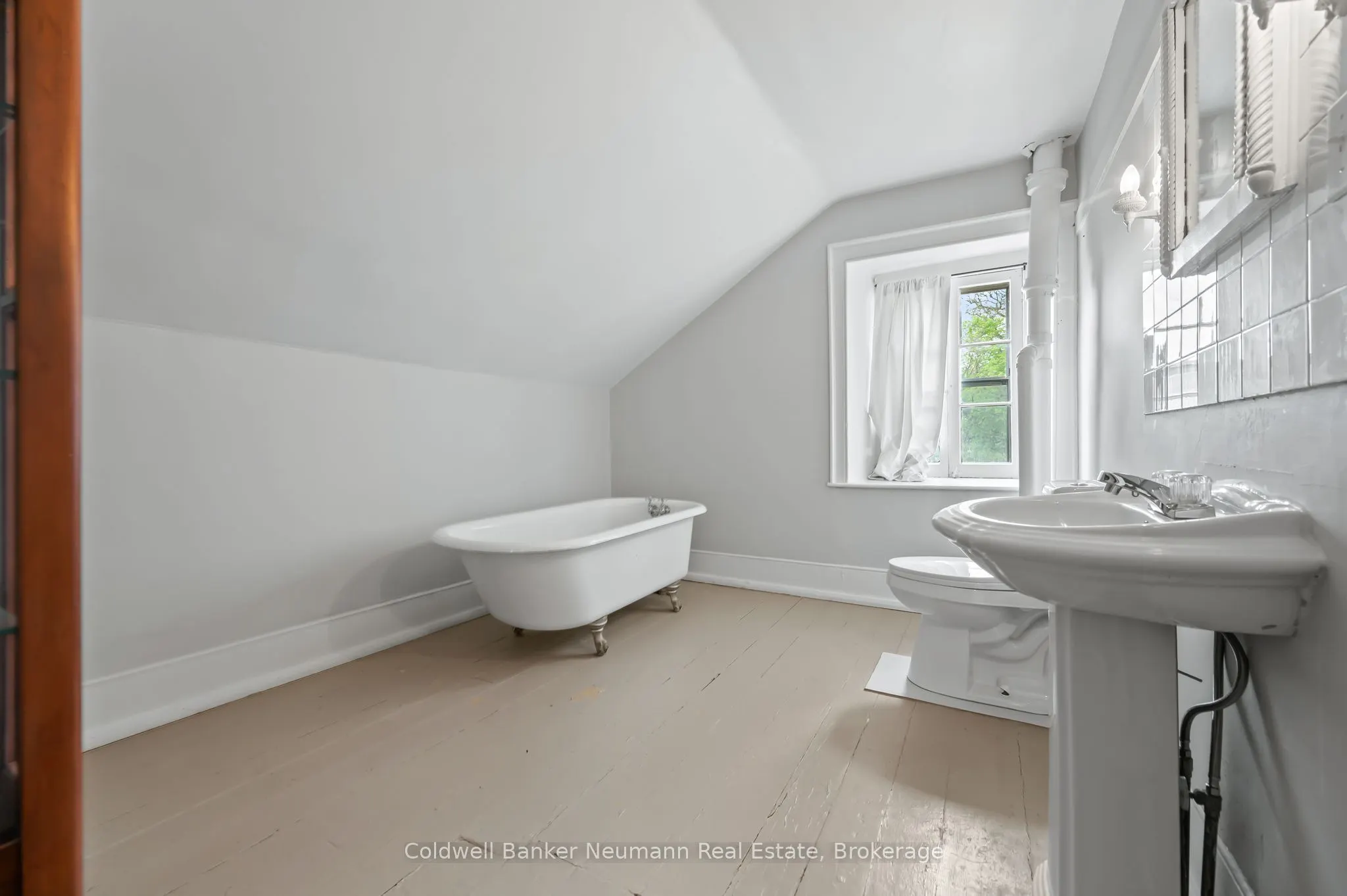 52 Brock Road S