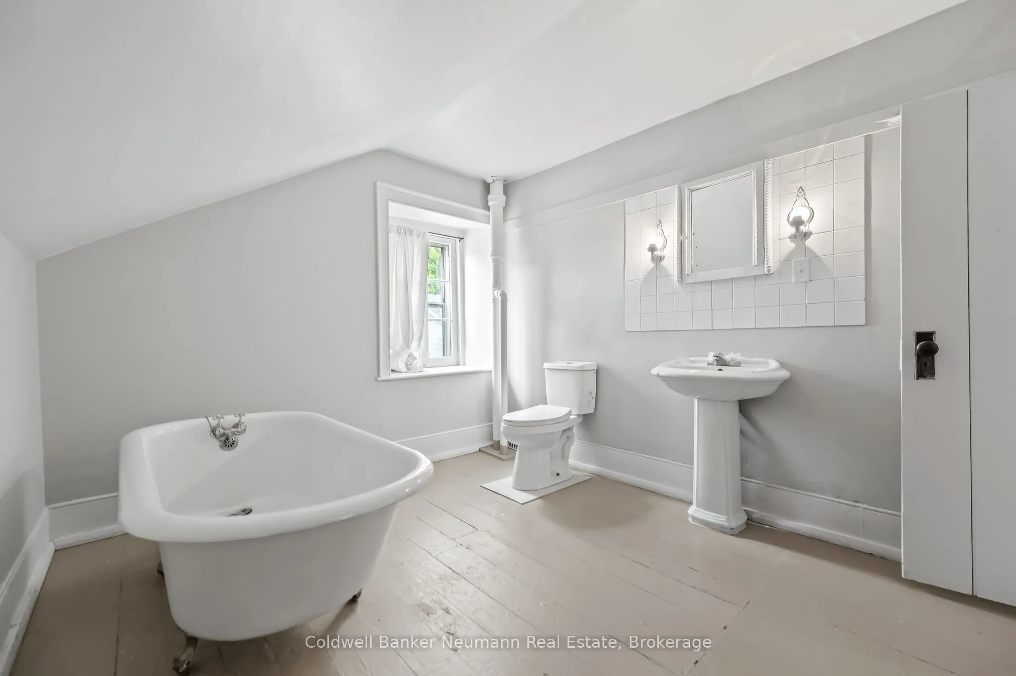 52 Brock Road S