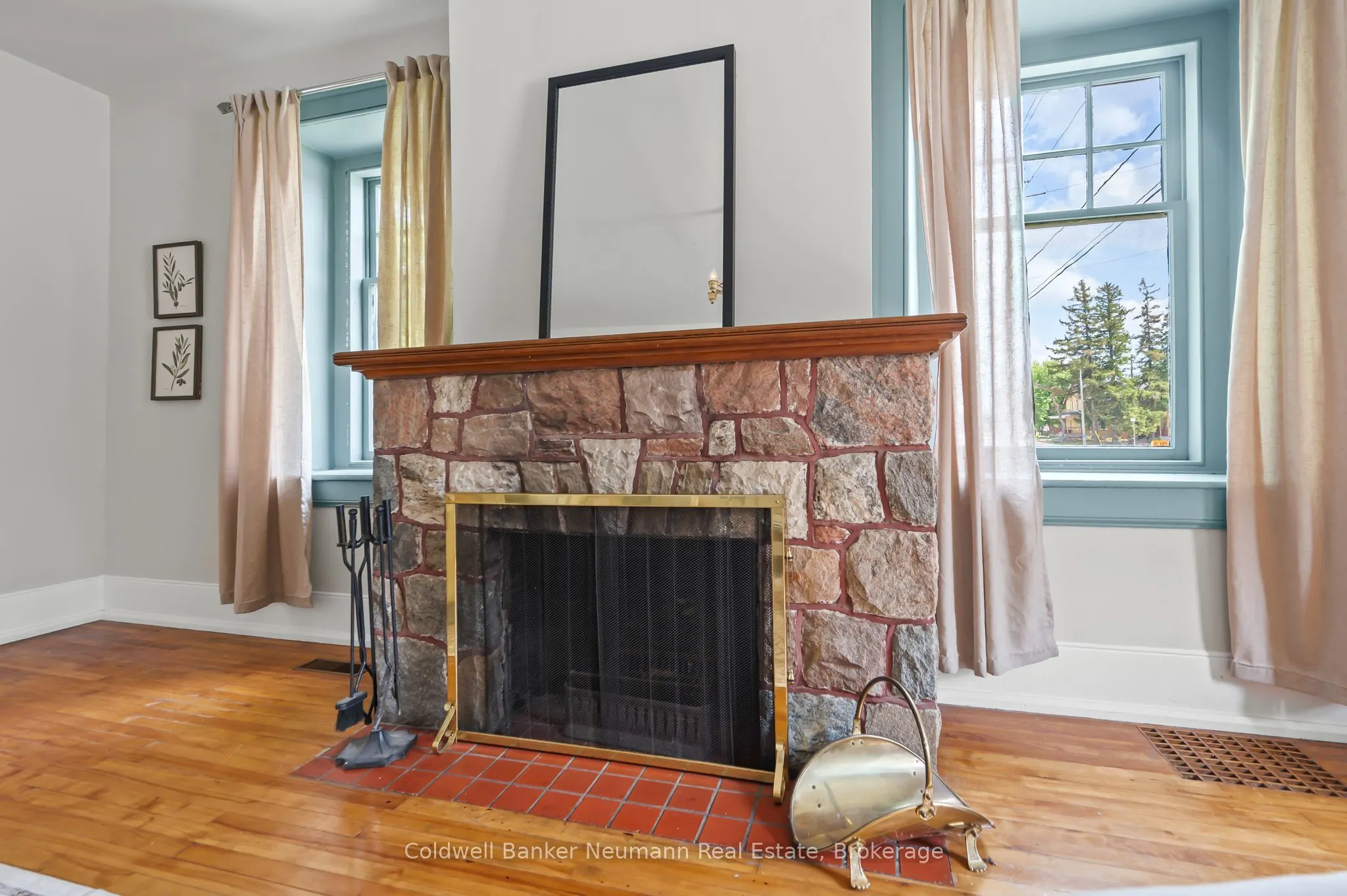 52 Brock Road S