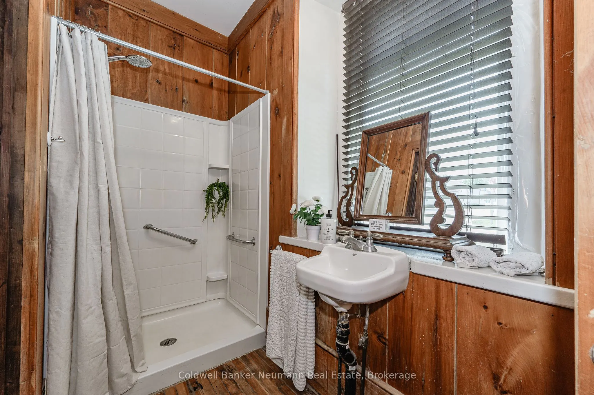 52 Brock Road S
