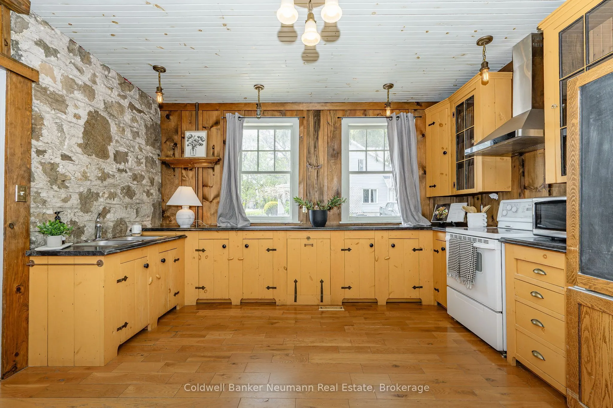 52 Brock Road S