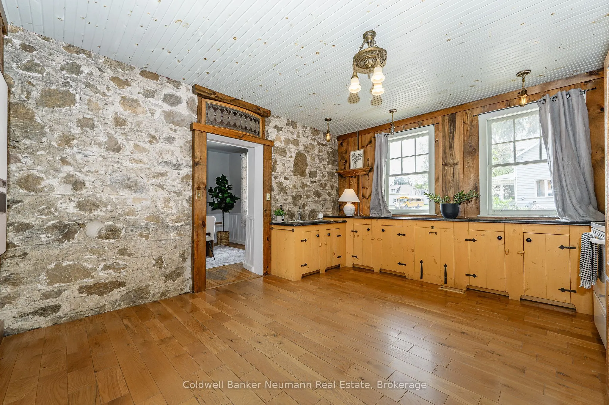 52 Brock Road S