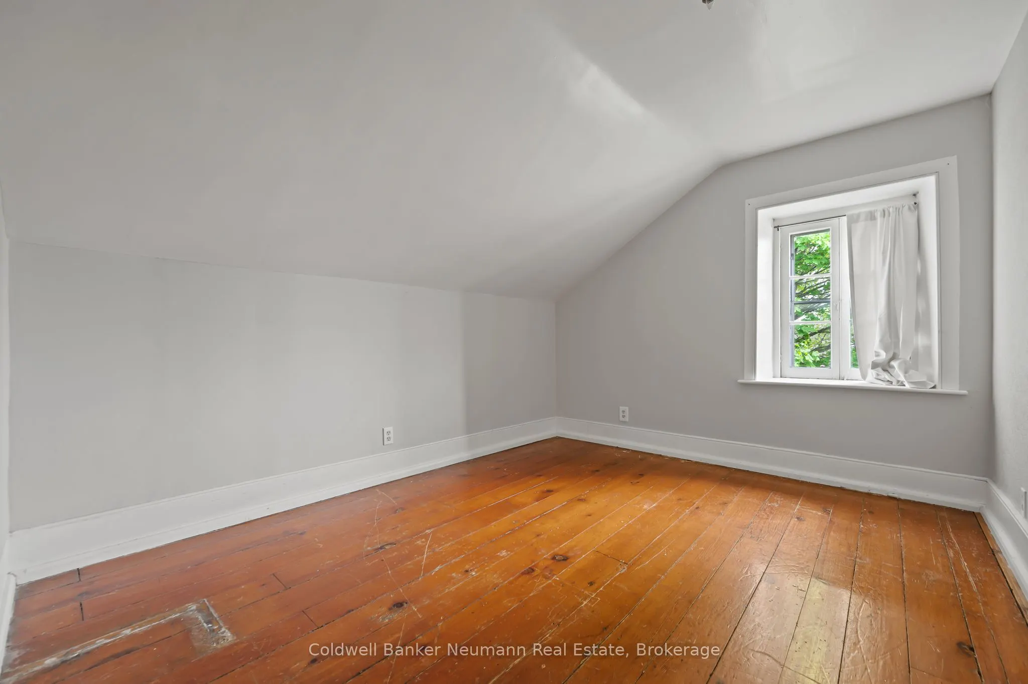 52 Brock Road S