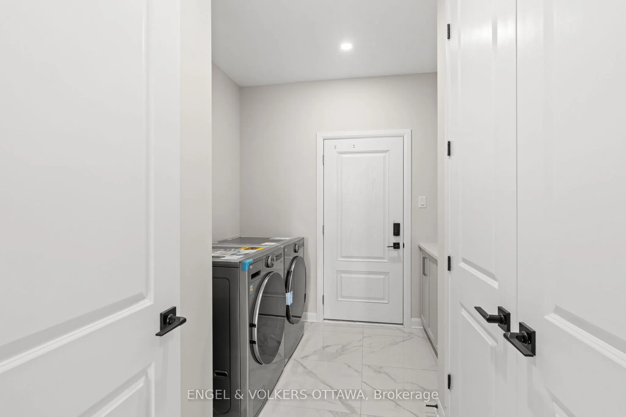119 D'arleux Place