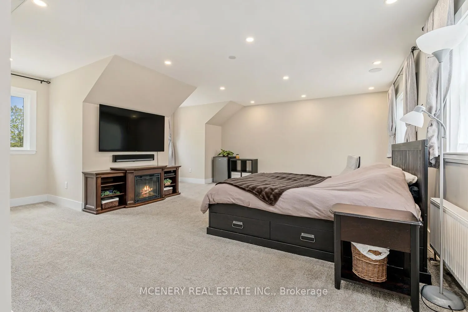 21 ERINDALE Drive