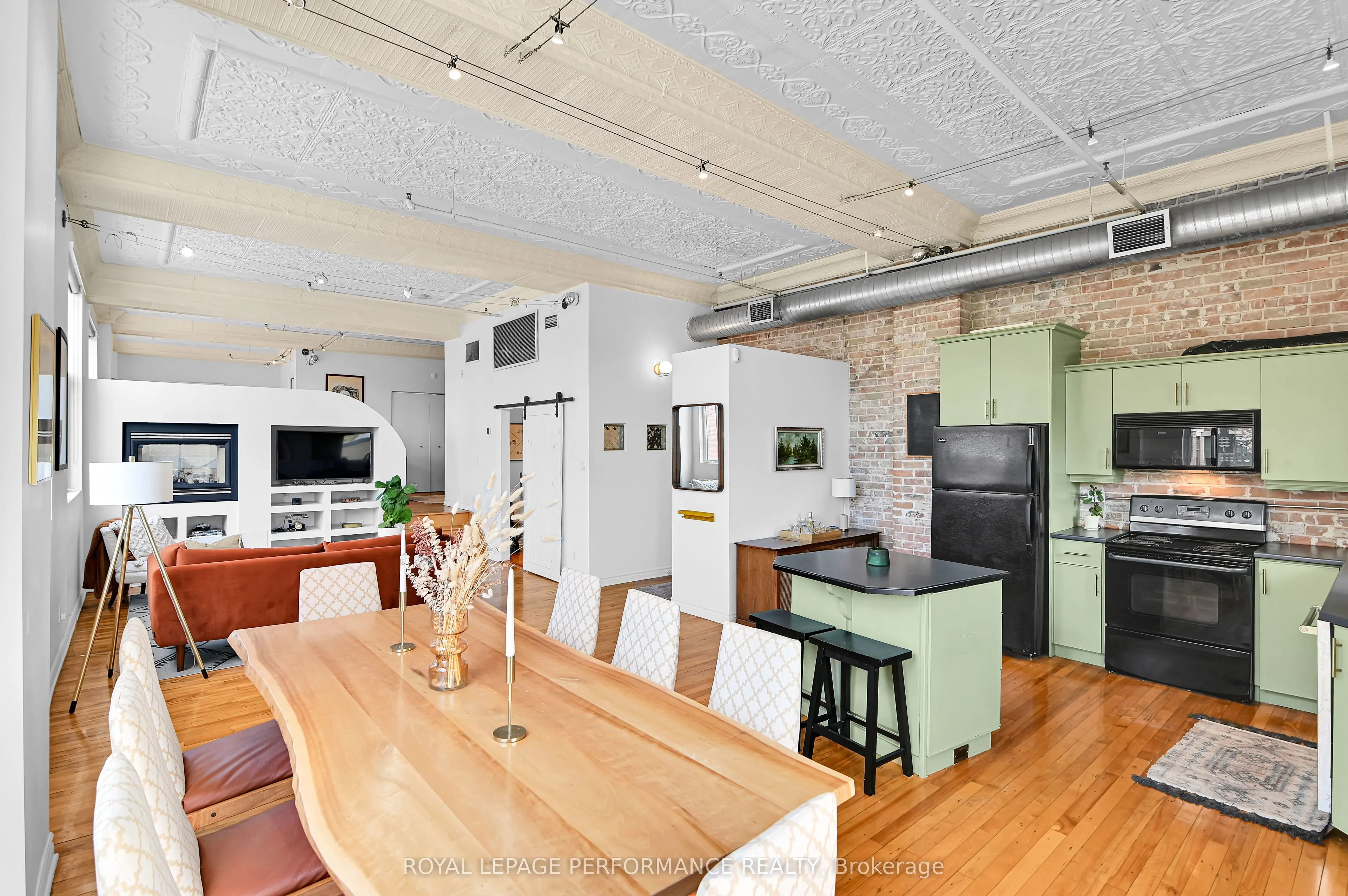 297 Dupuis Street, #205