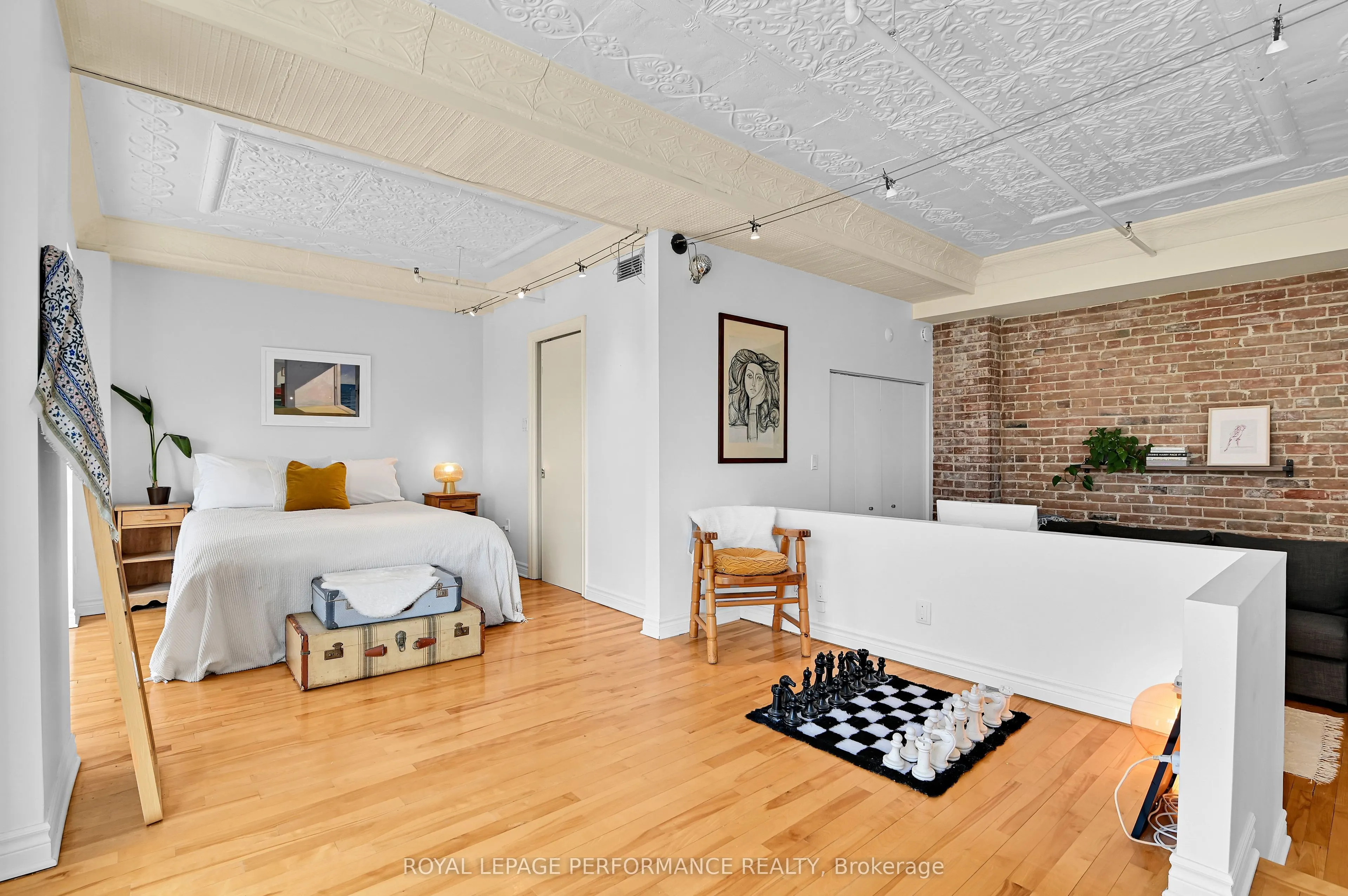 297 Dupuis Street, #205