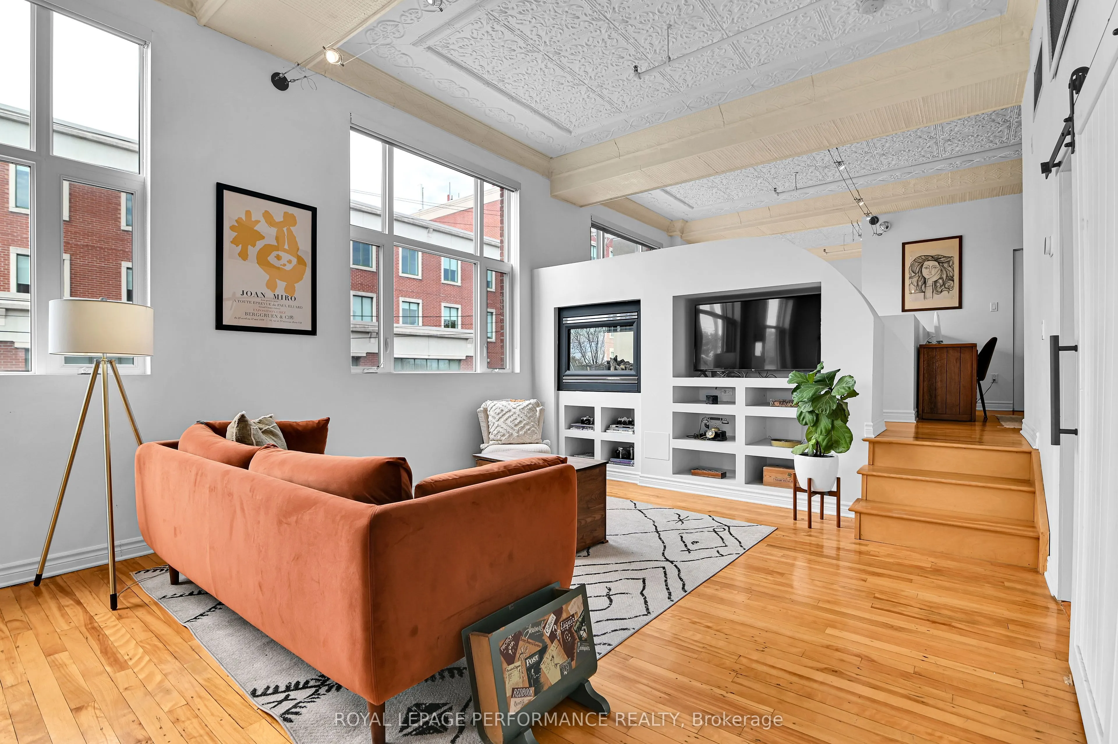 297 Dupuis Street, #205