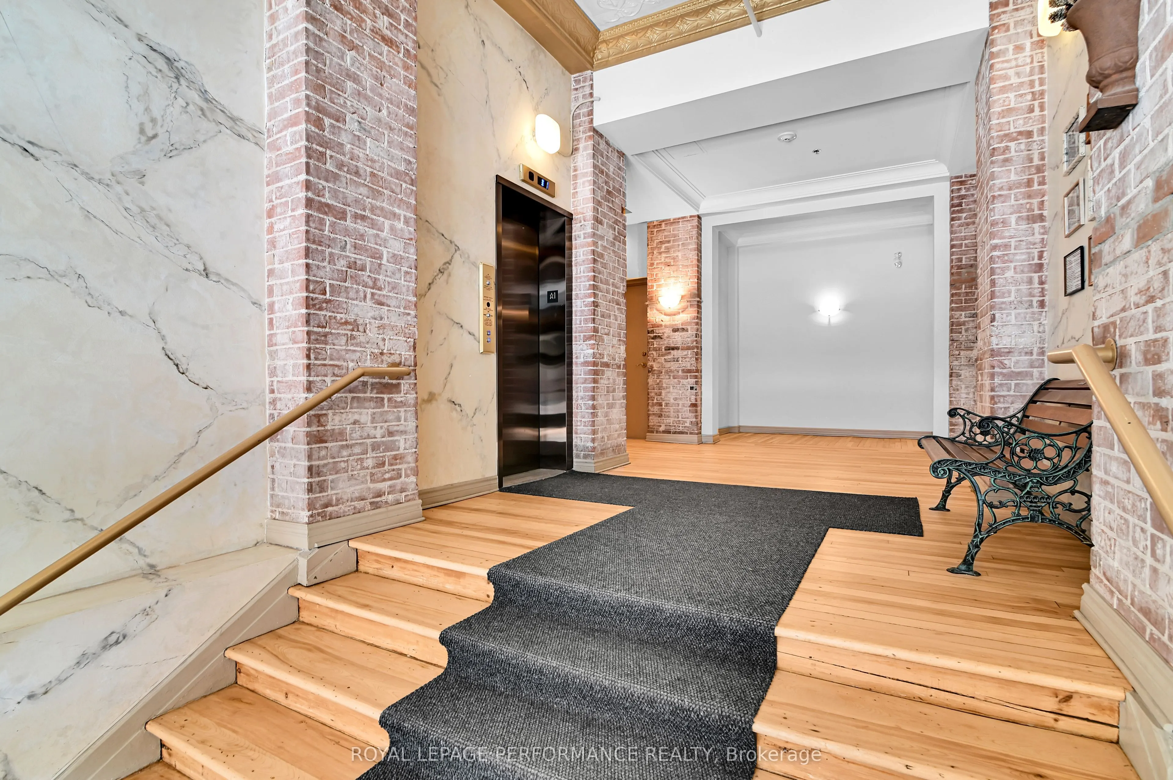 297 Dupuis Street, #205
