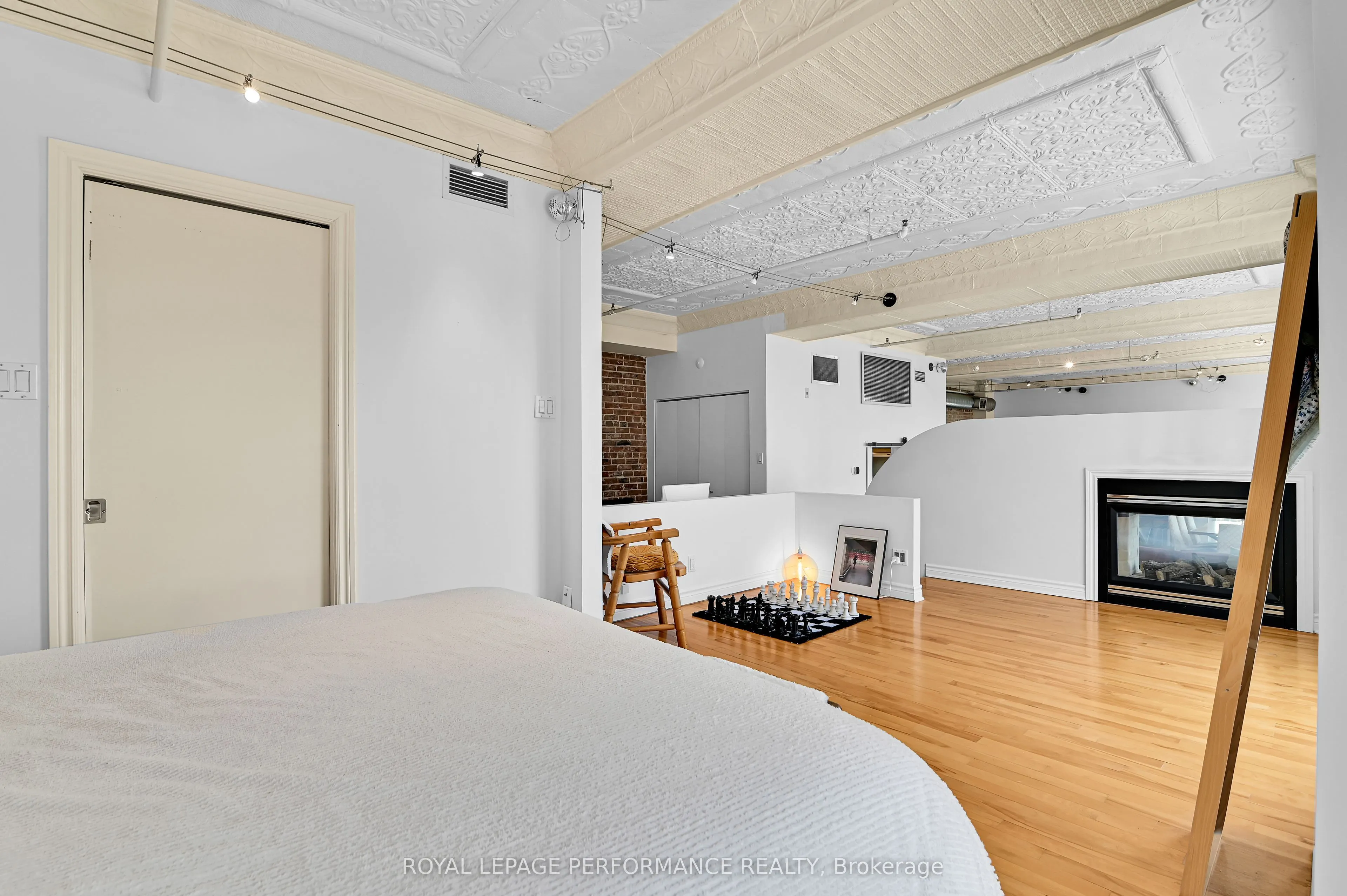297 Dupuis Street, #205