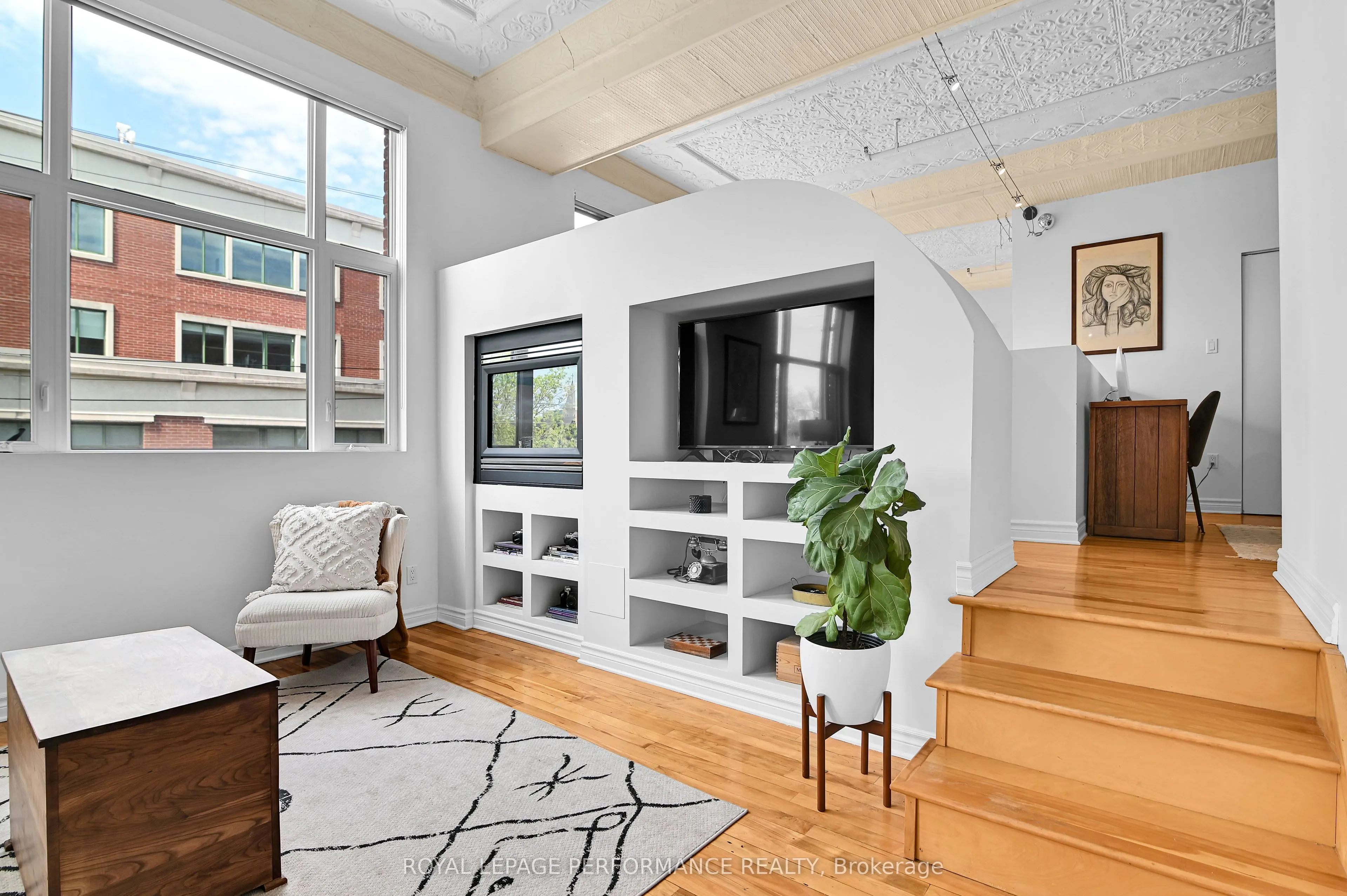 297 Dupuis Street, #205