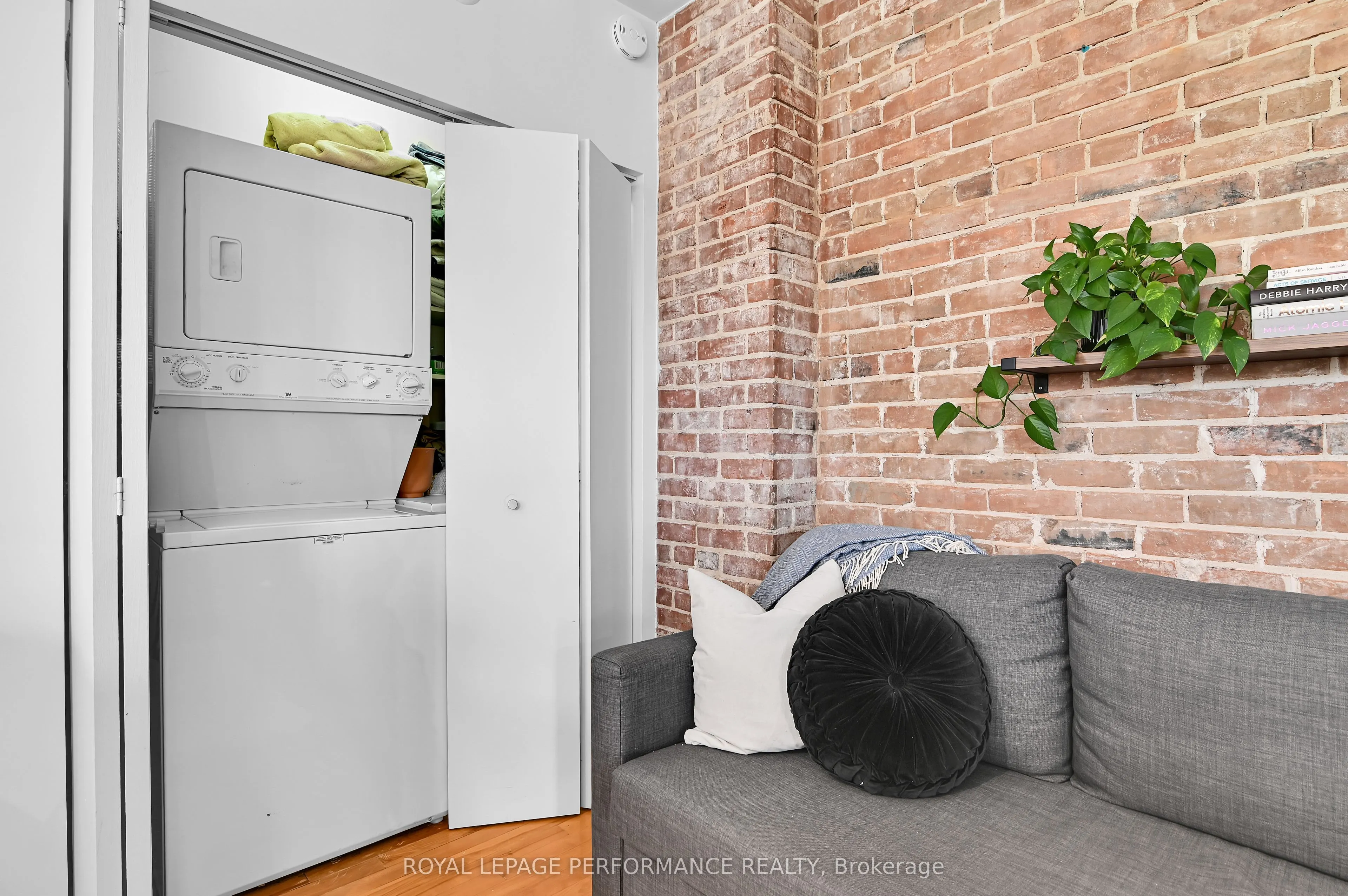 297 Dupuis Street, #205