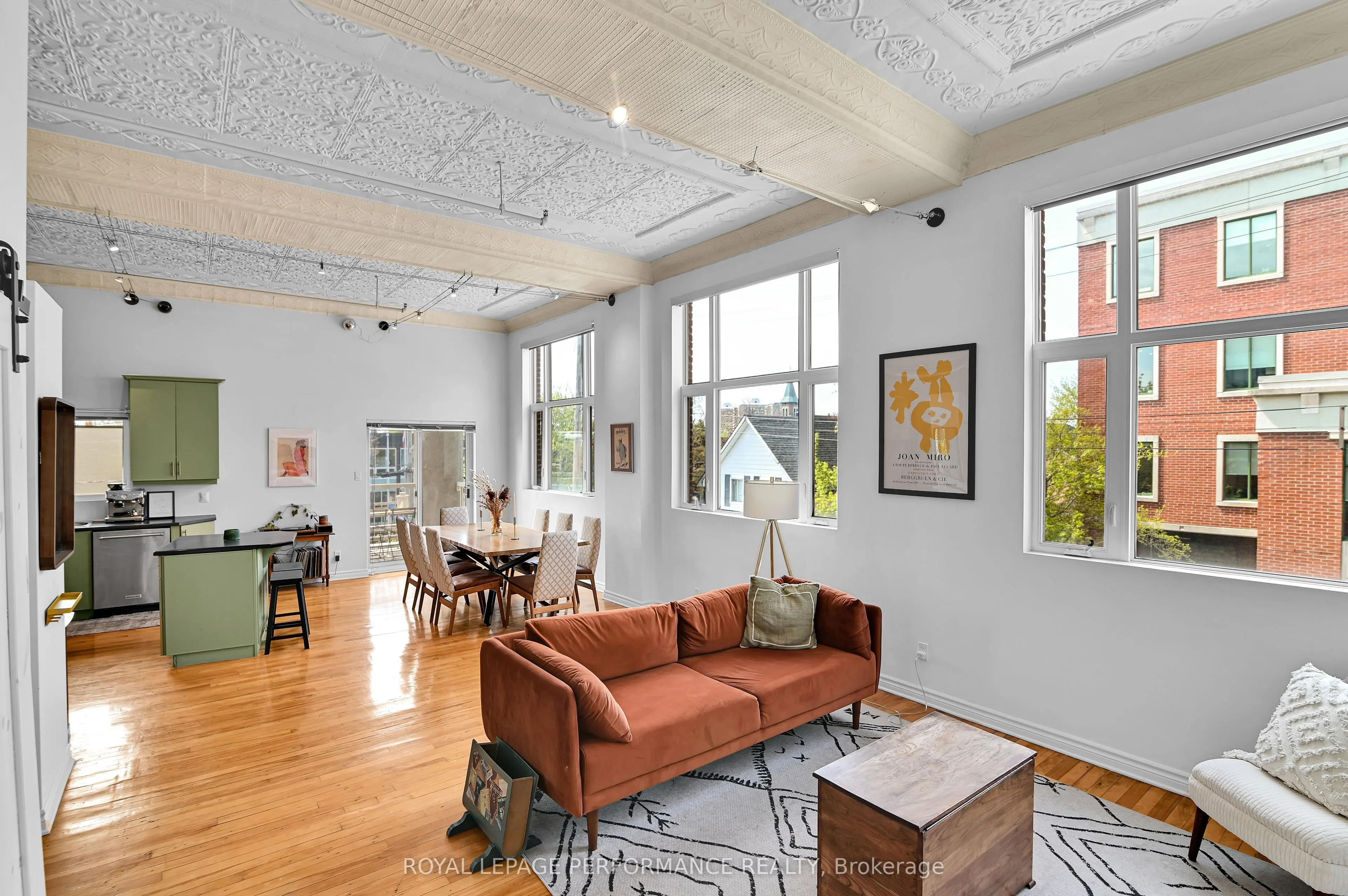 297 Dupuis Street, #205