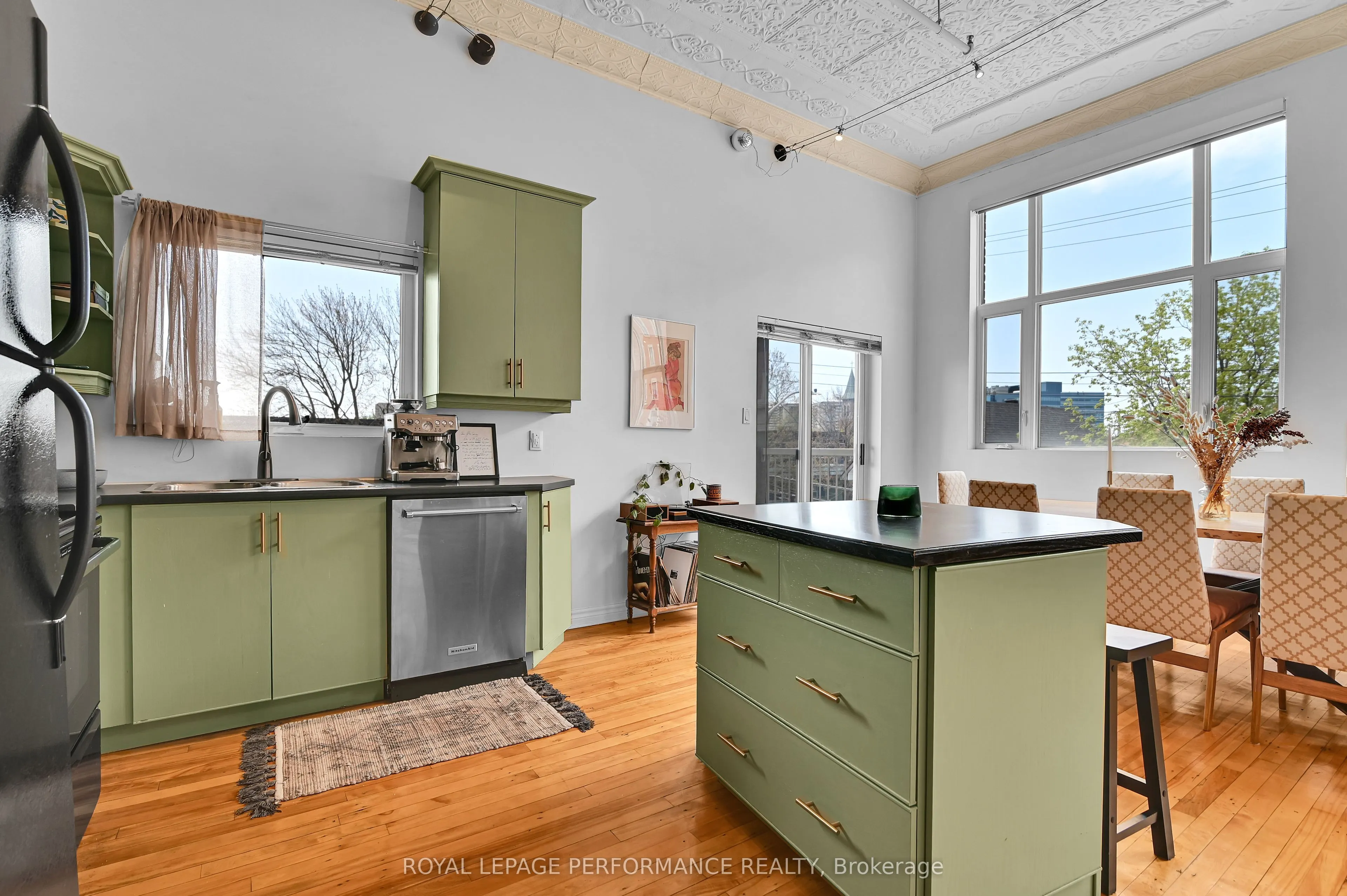 297 Dupuis Street, #205