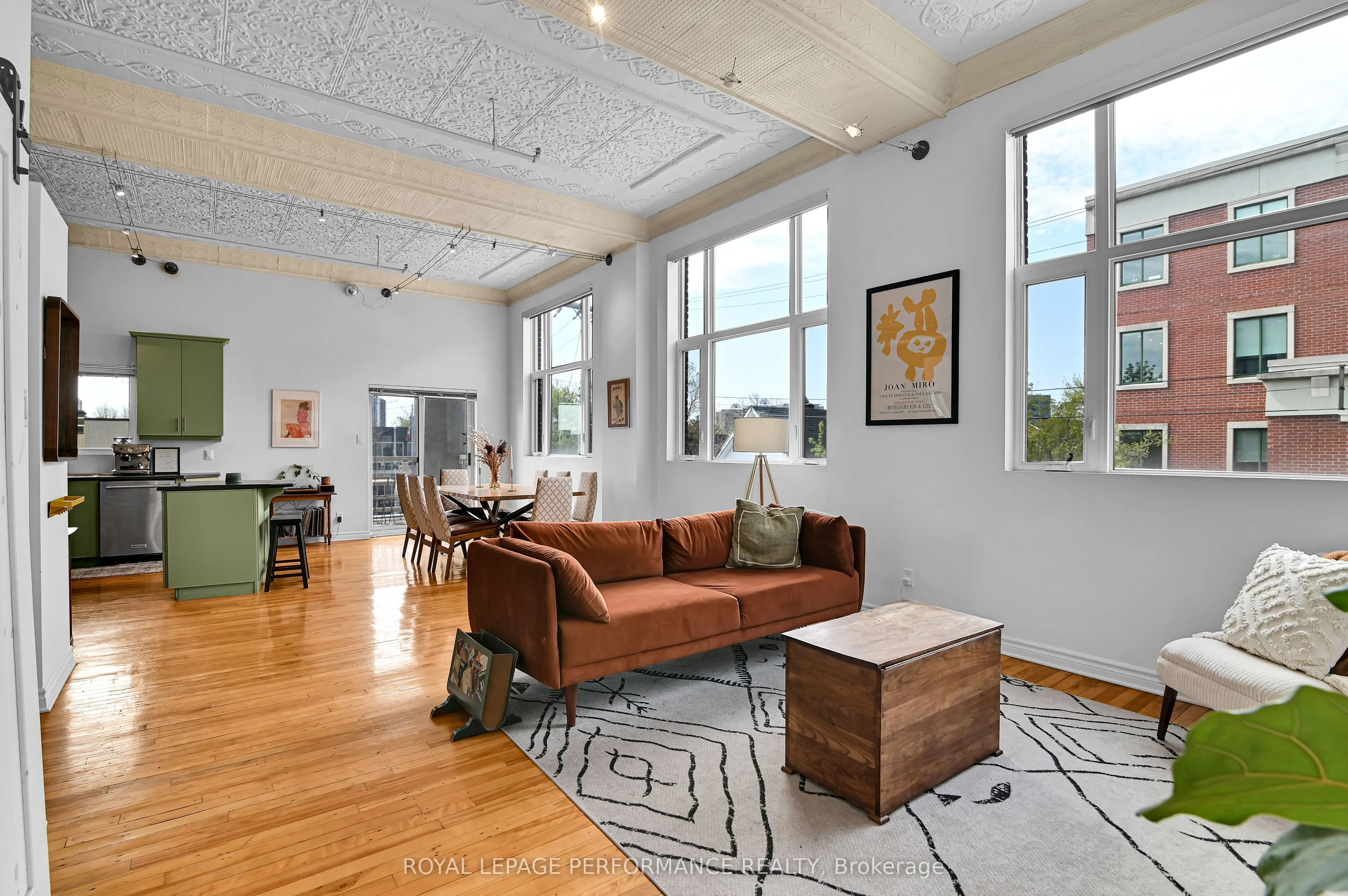 297 Dupuis Street, #205
