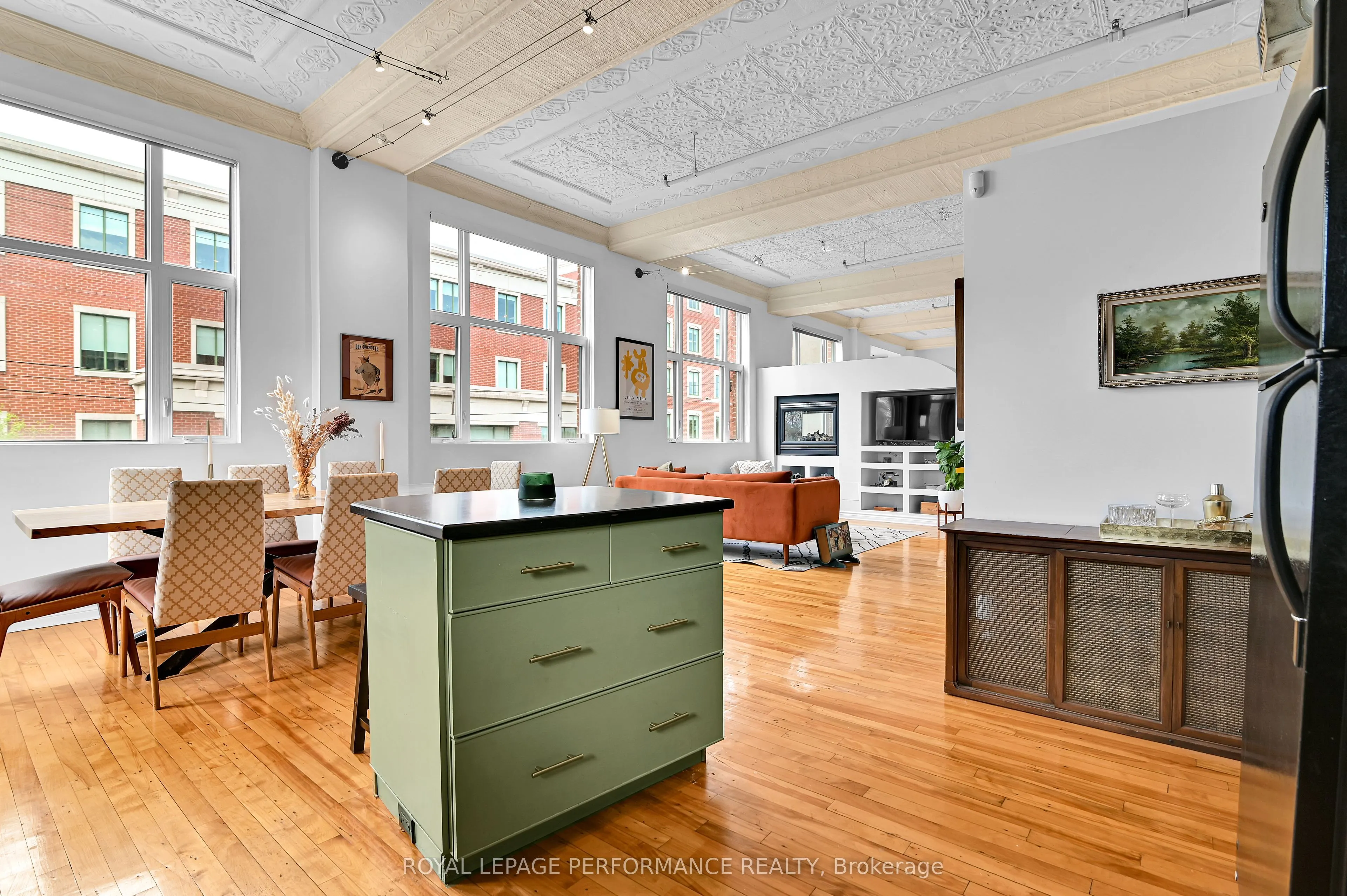 297 Dupuis Street, #205