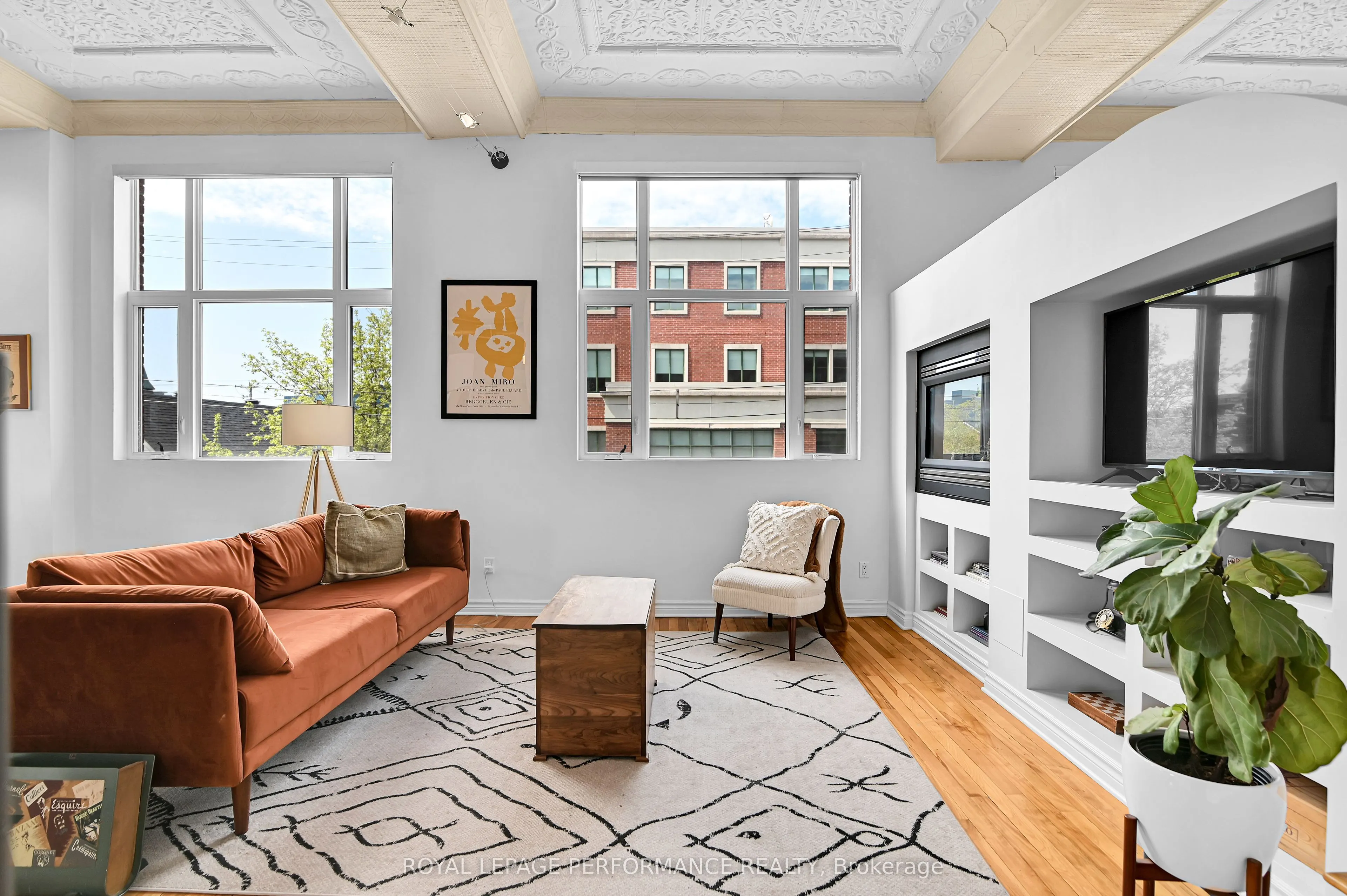 297 Dupuis Street, #205
