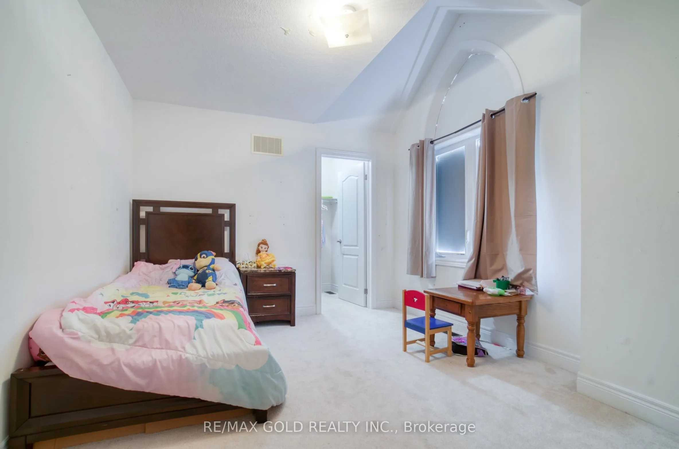 1089 Upper Thames Drive