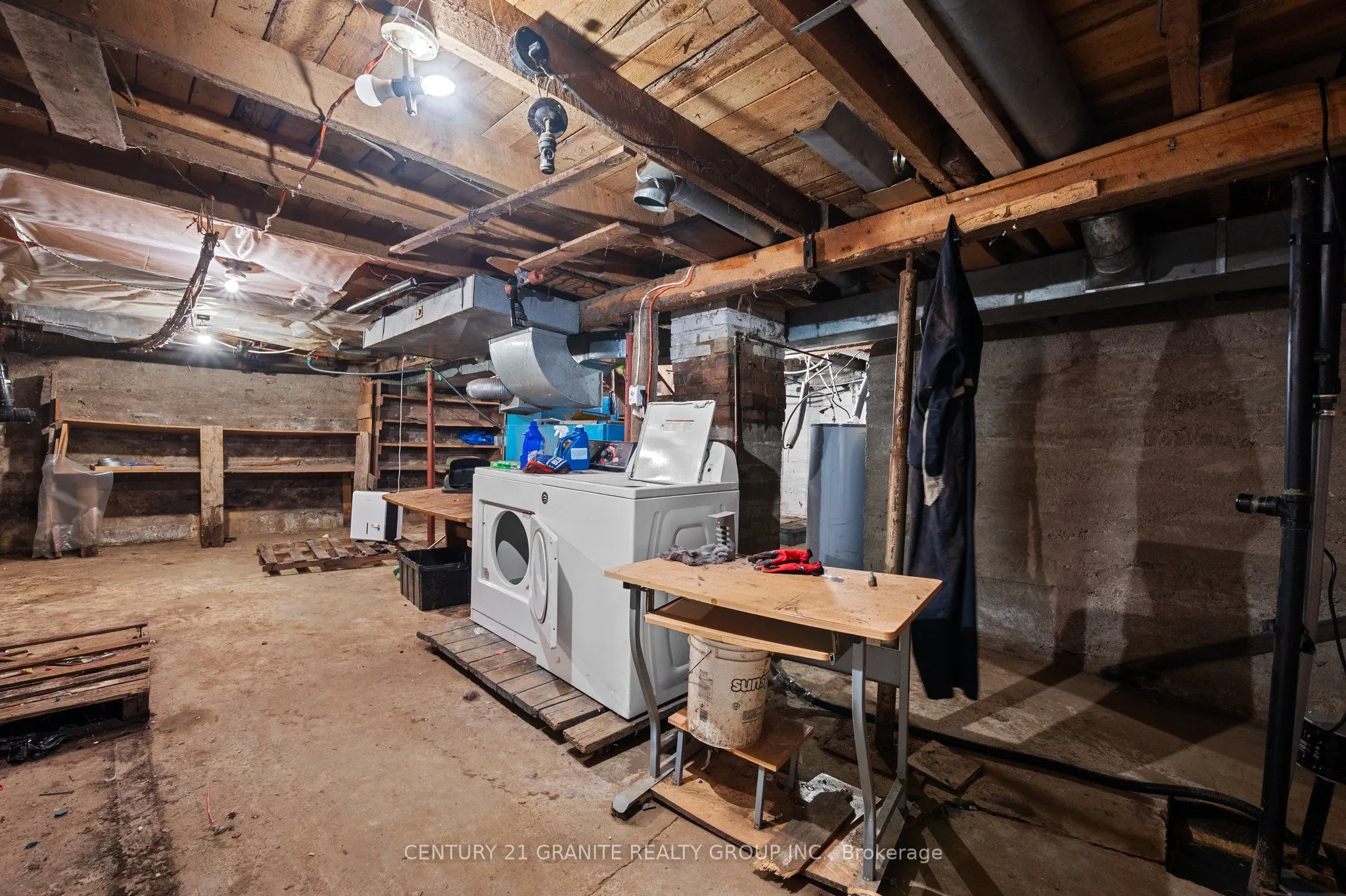 183 Hastings Street N