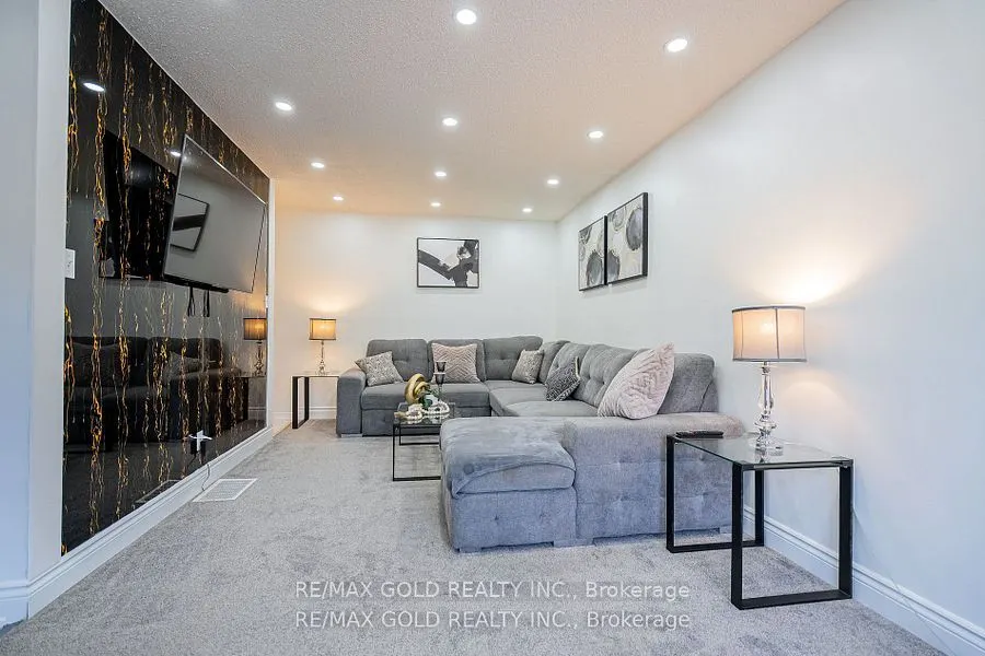 445 Pioneer Drive, #4