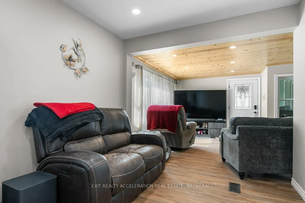 8738 County Road 2 W